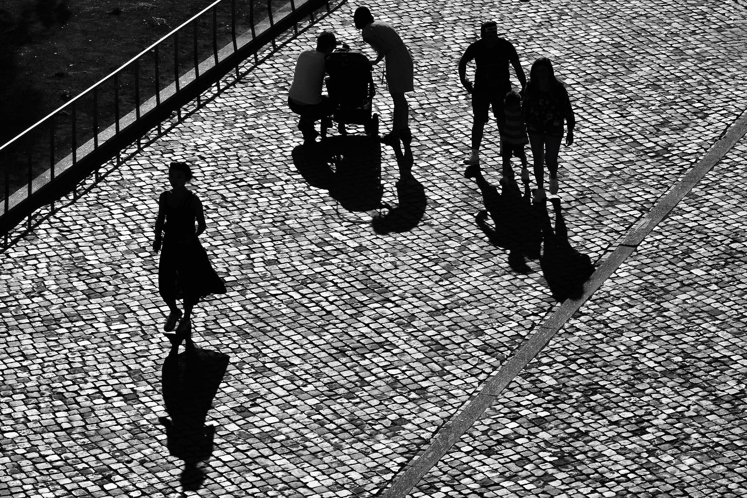 Boulevard of shadows