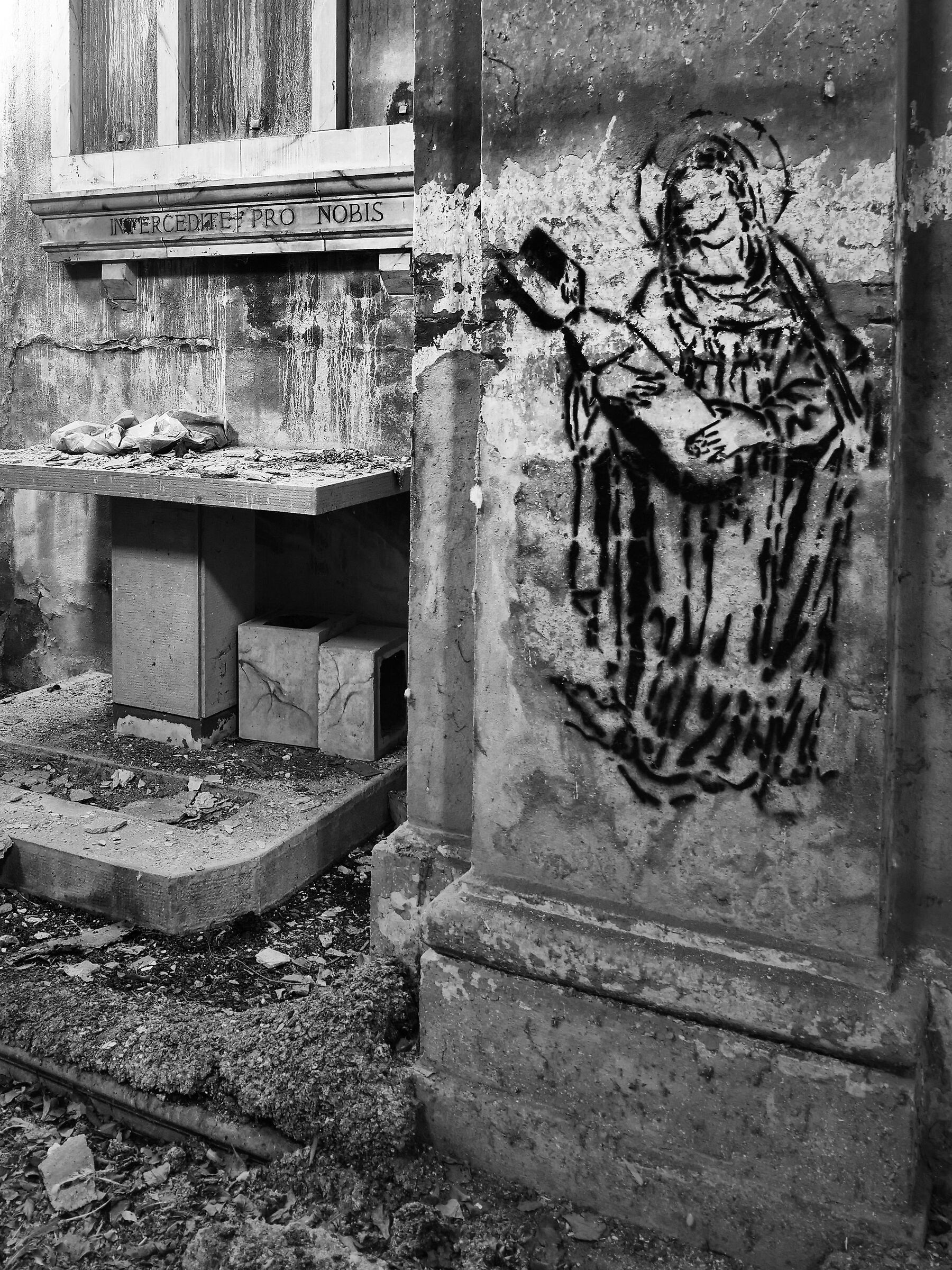 Intercedite pro nobis... urgently