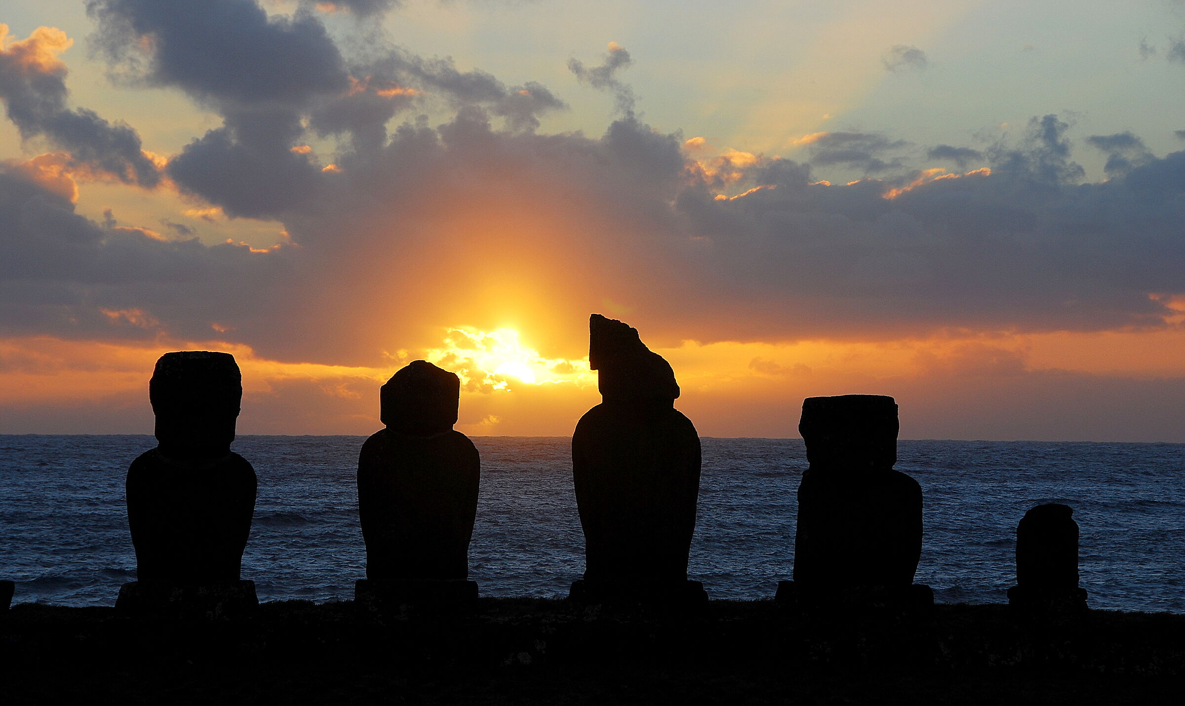 Ahu Tahai Moai - Pascua Island