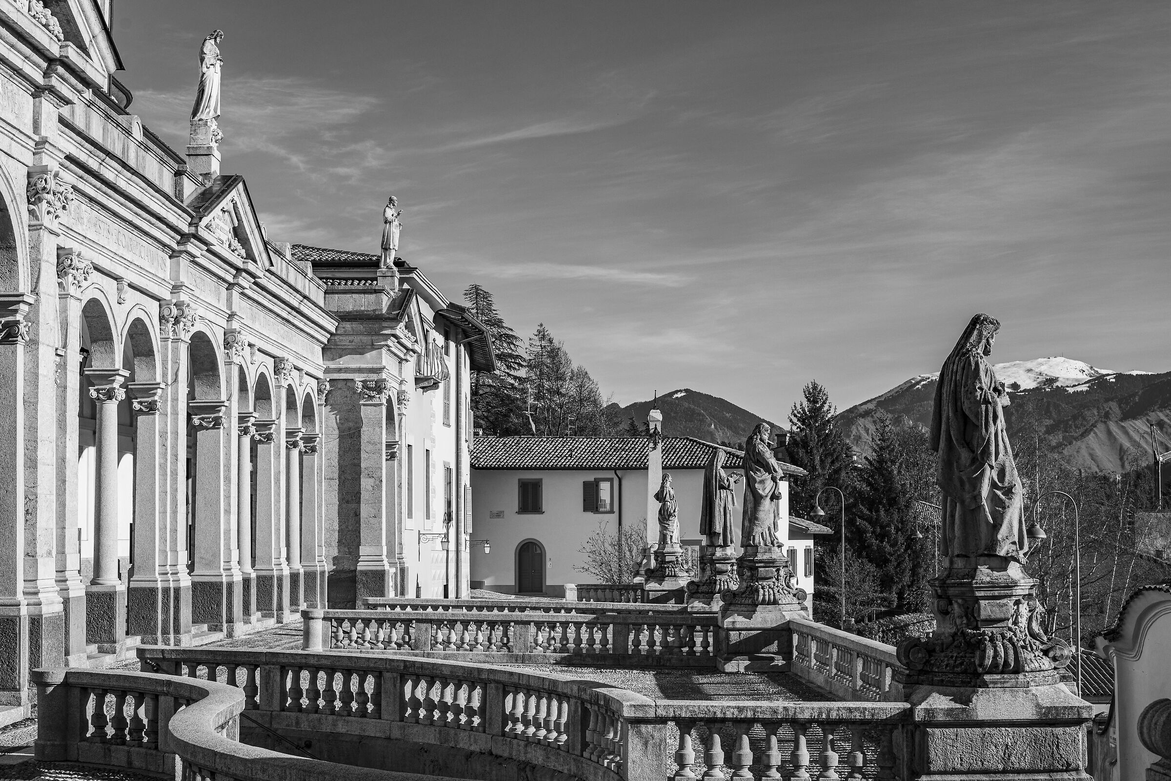 Raised churchyard in b/w