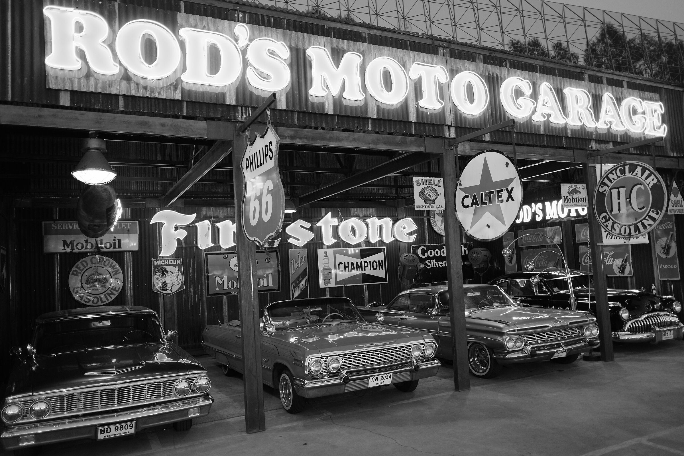 Talat Rot Fai Night Market - Bangkok