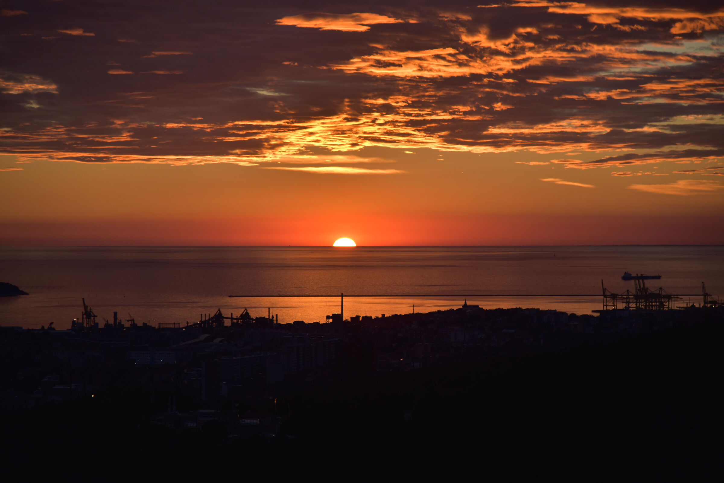 tramonto su Trieste