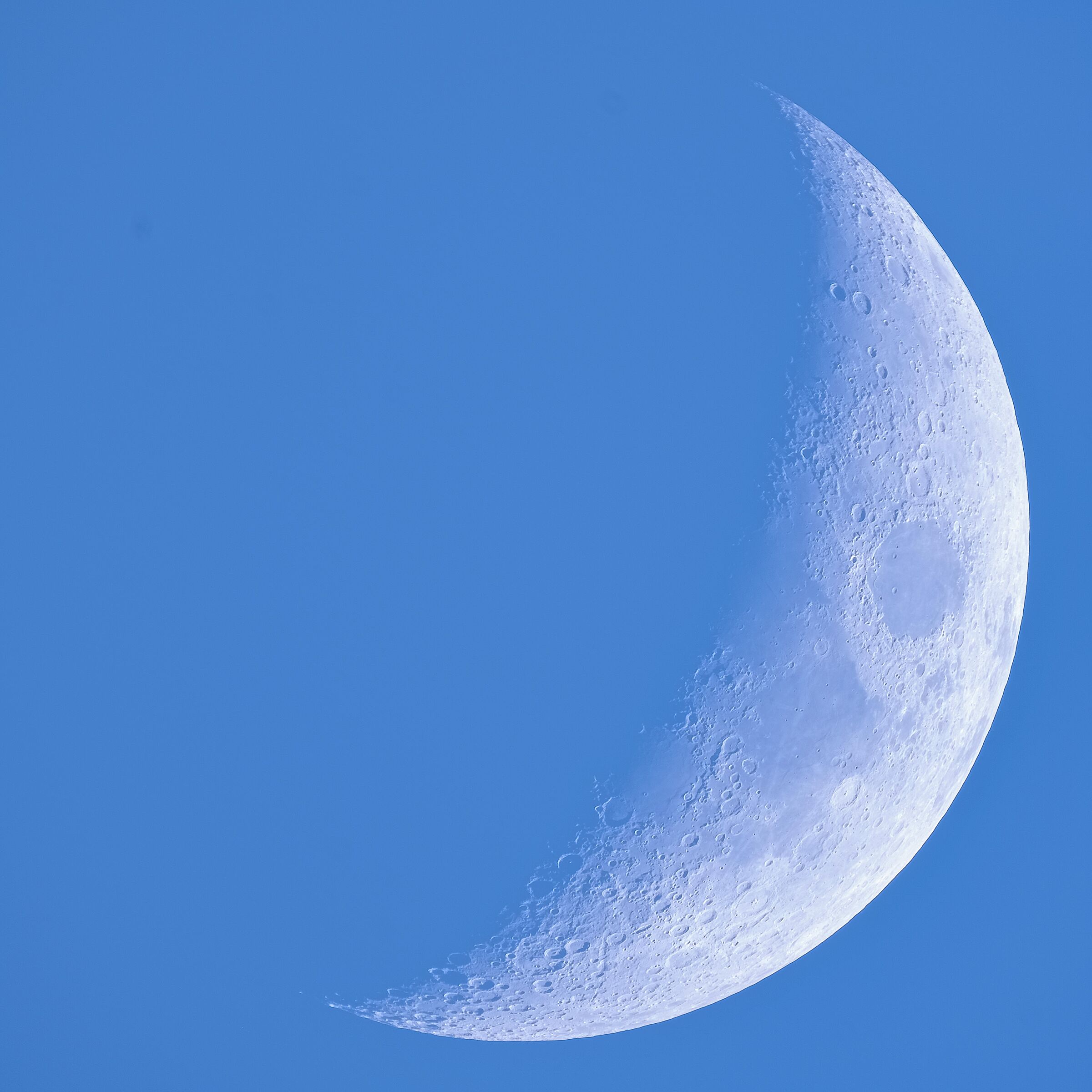 Moon at 5 pm on 26/01/2023