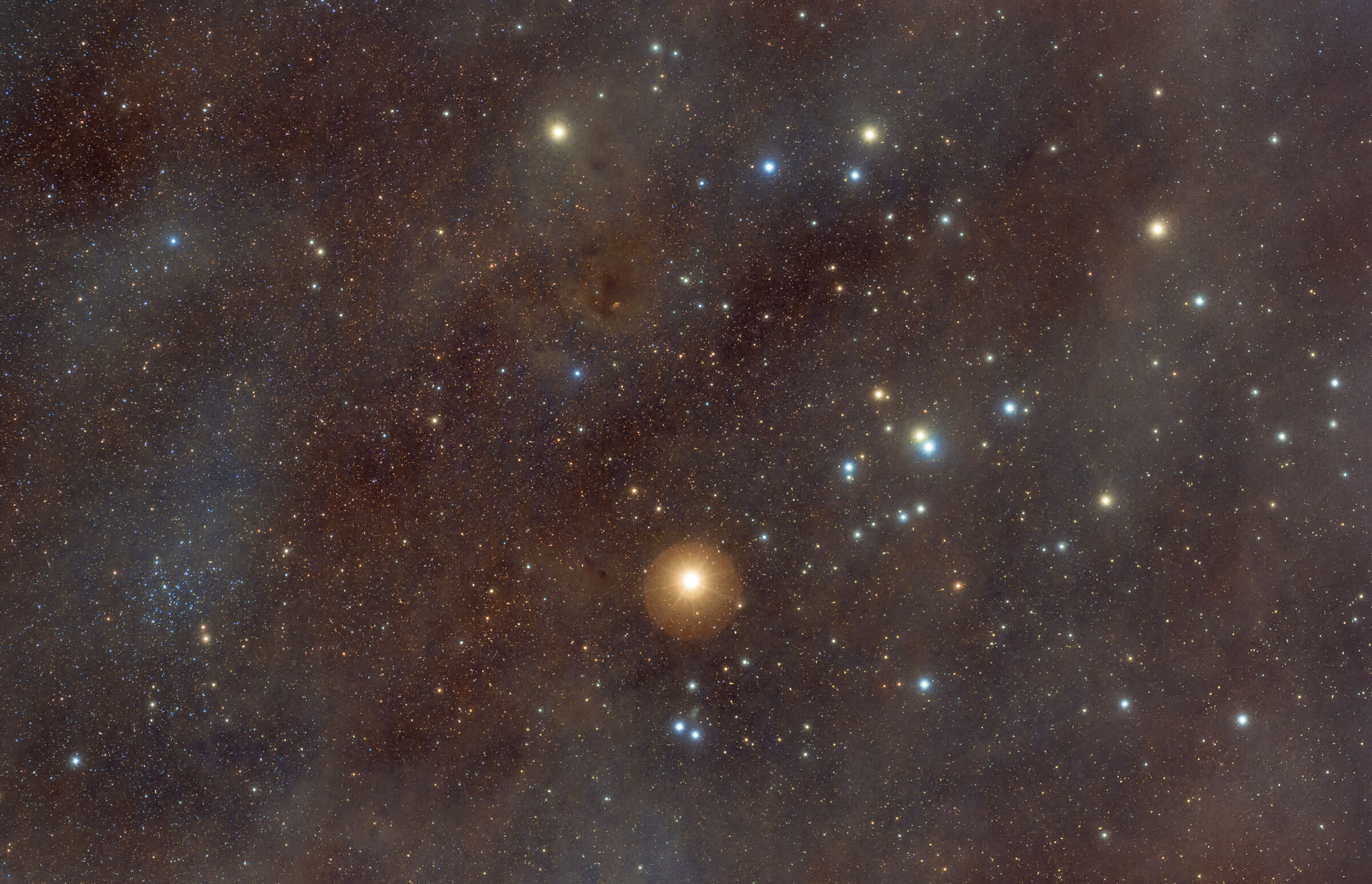 The dusty Hyades