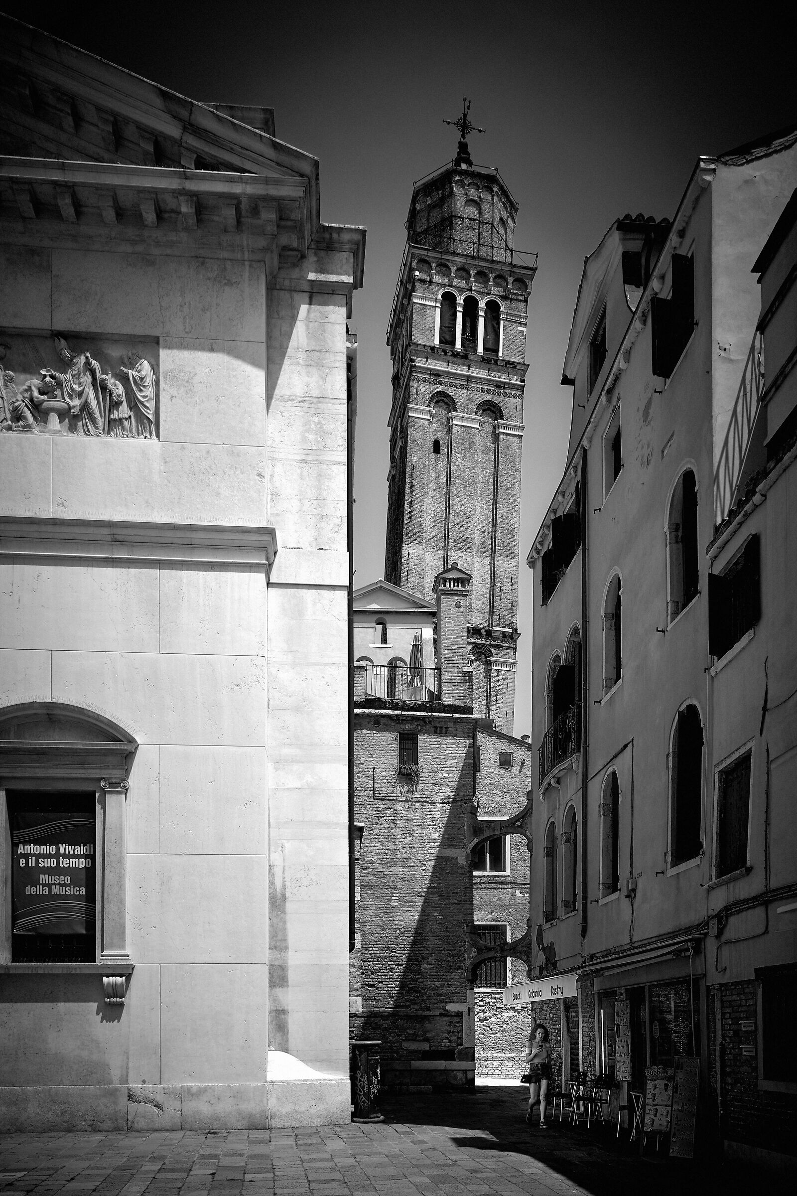 ... Venice and the problem of falling lines