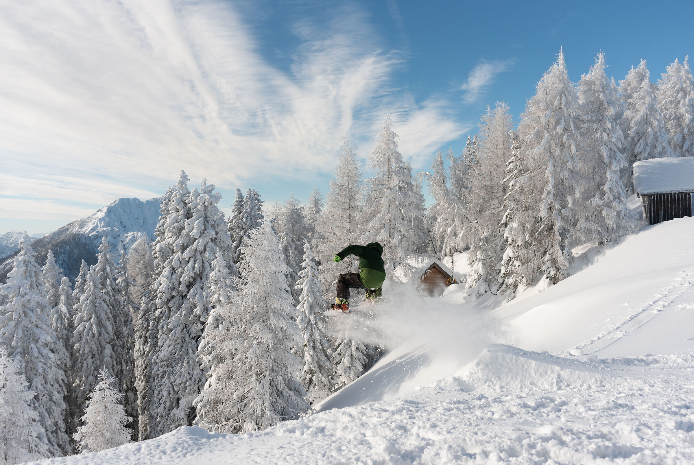 Monte Lussari- FVG - snowboarder