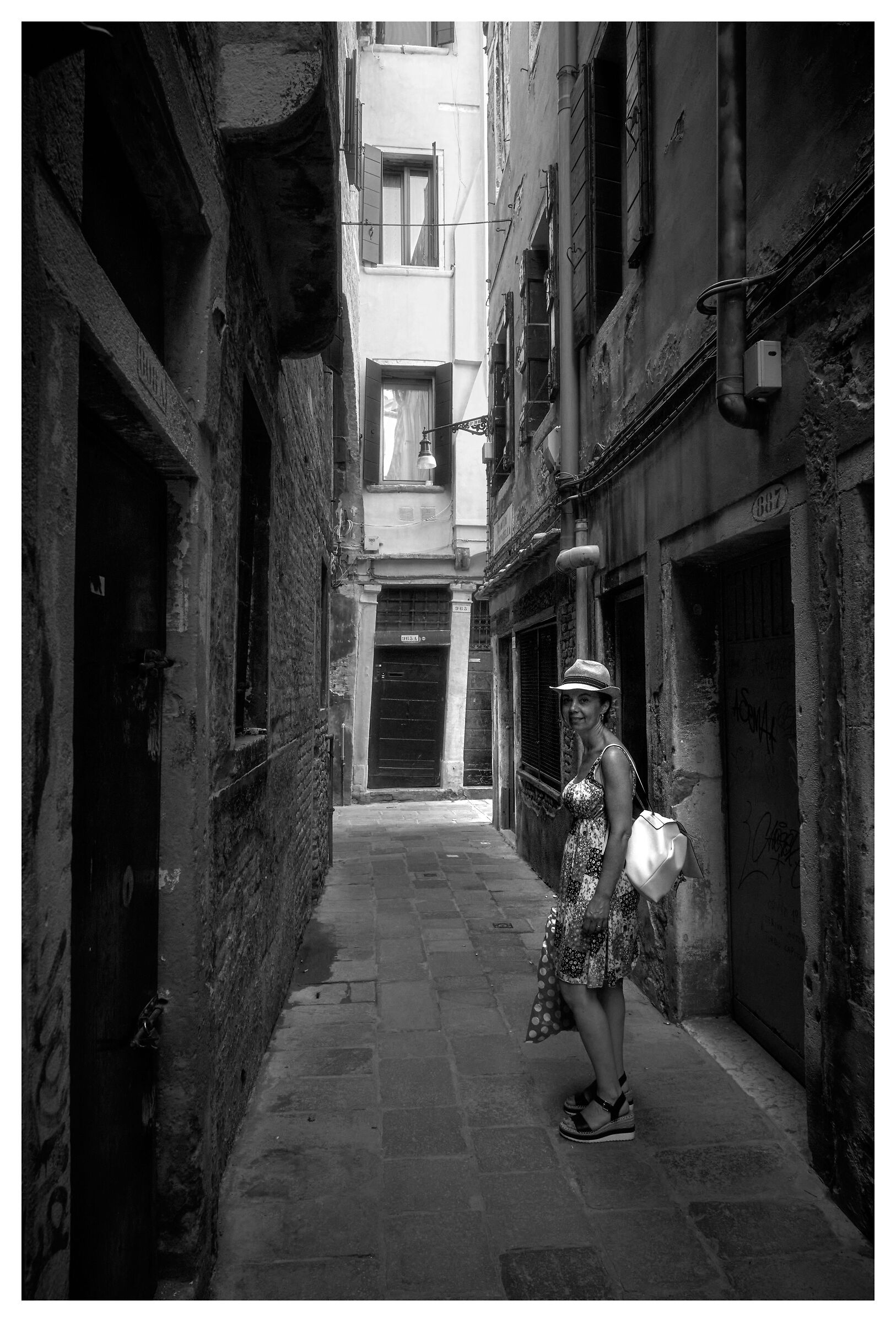 ... falling lines in Venice