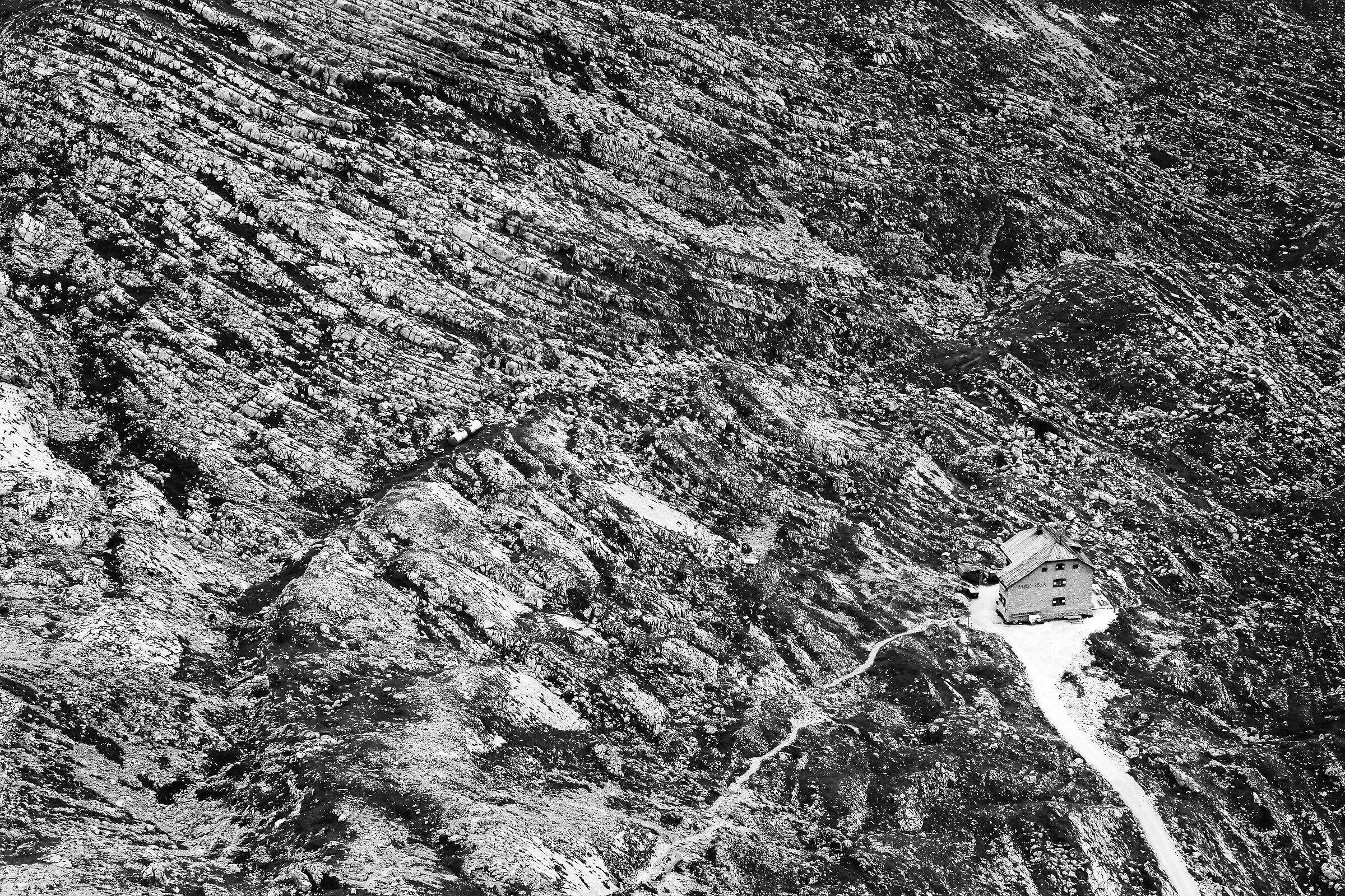 Il Rifugio Biella dalla Croda del Becco