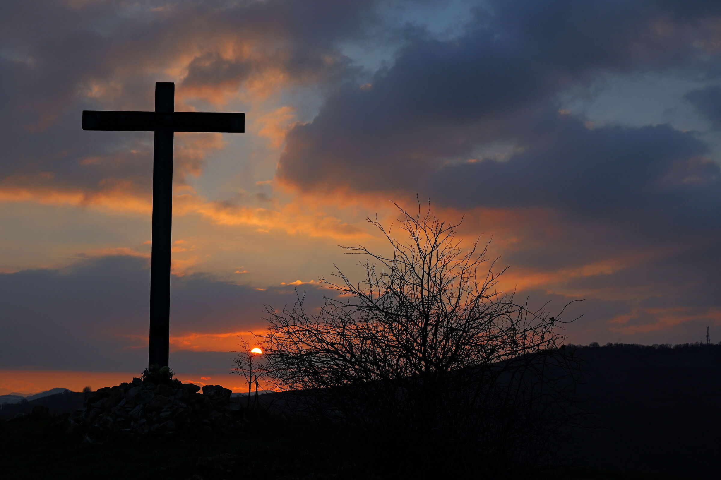 Tramonto sulla croce