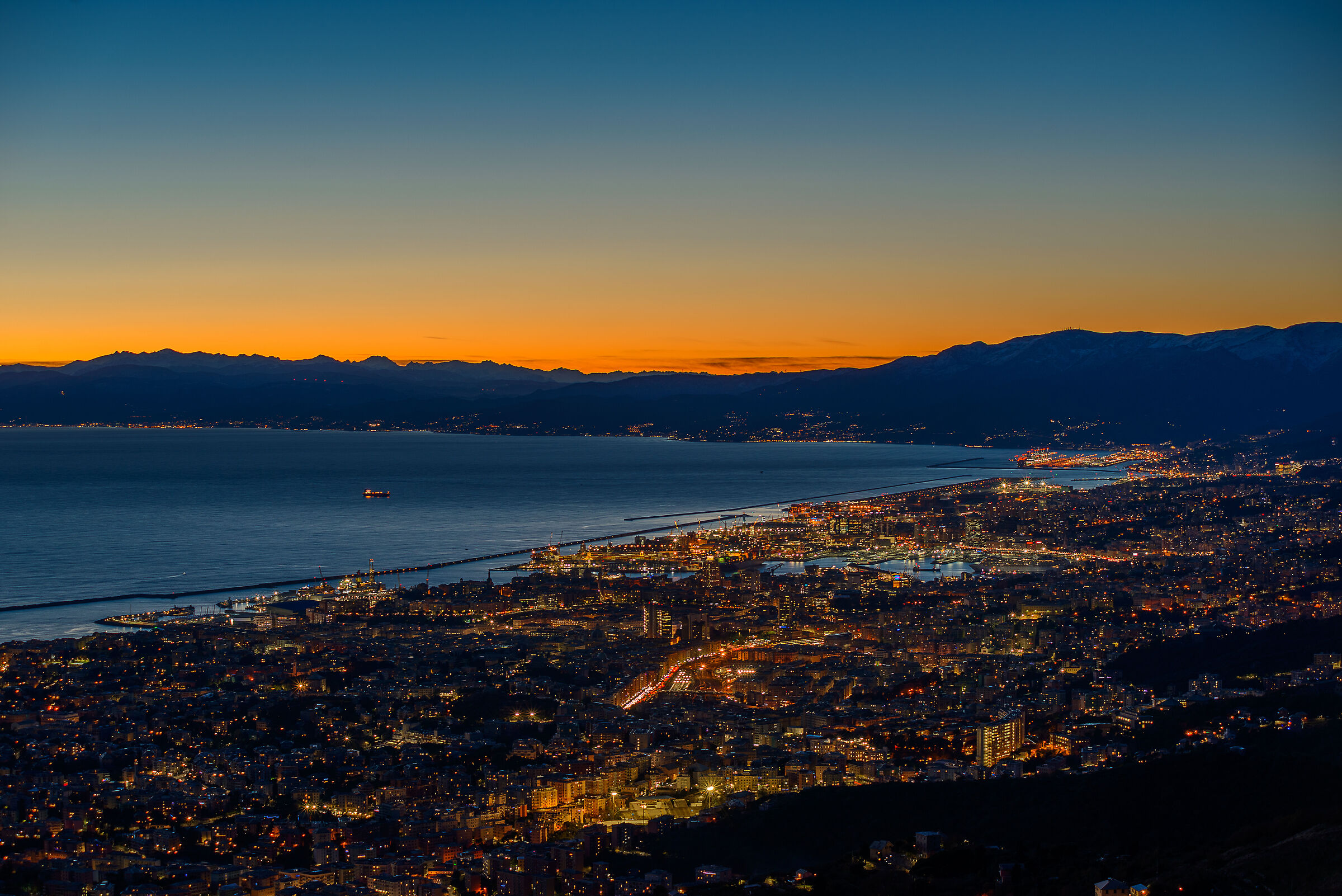 Tramonto su Genova