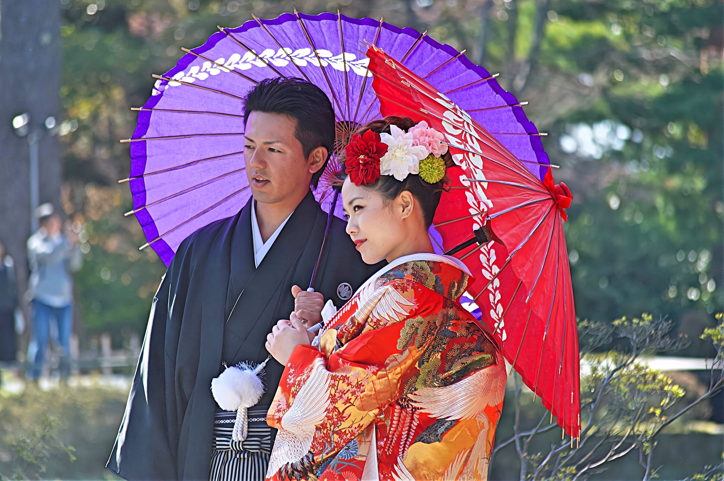 sposa con ombrellino rosso