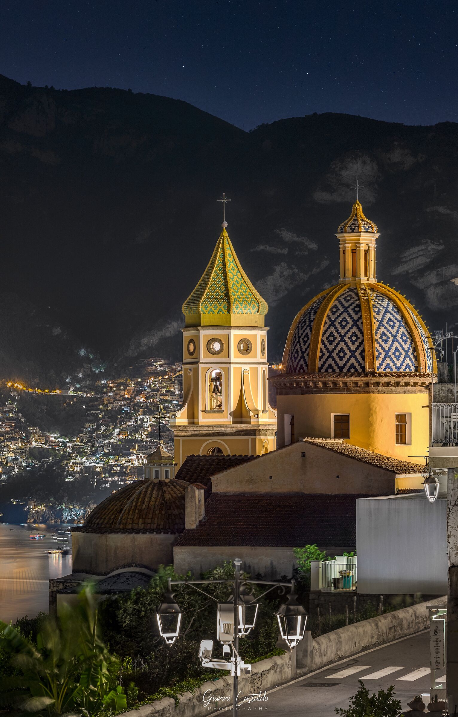 Dettagli Praiano il campanile della chiesa di San Genna