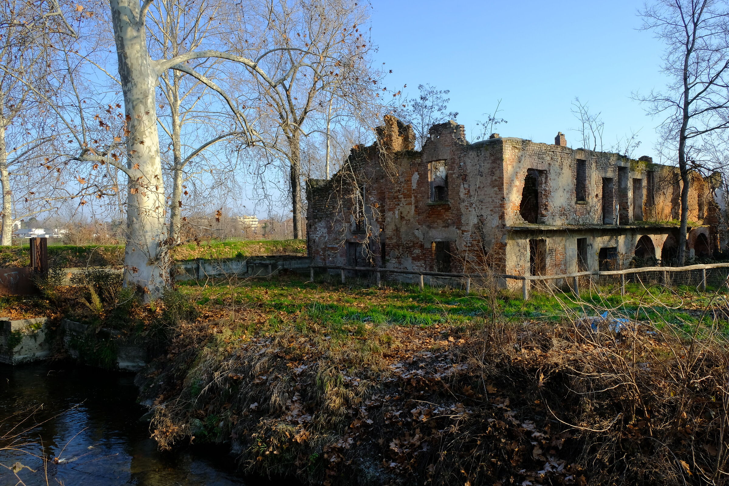 Old mill (Ruins)