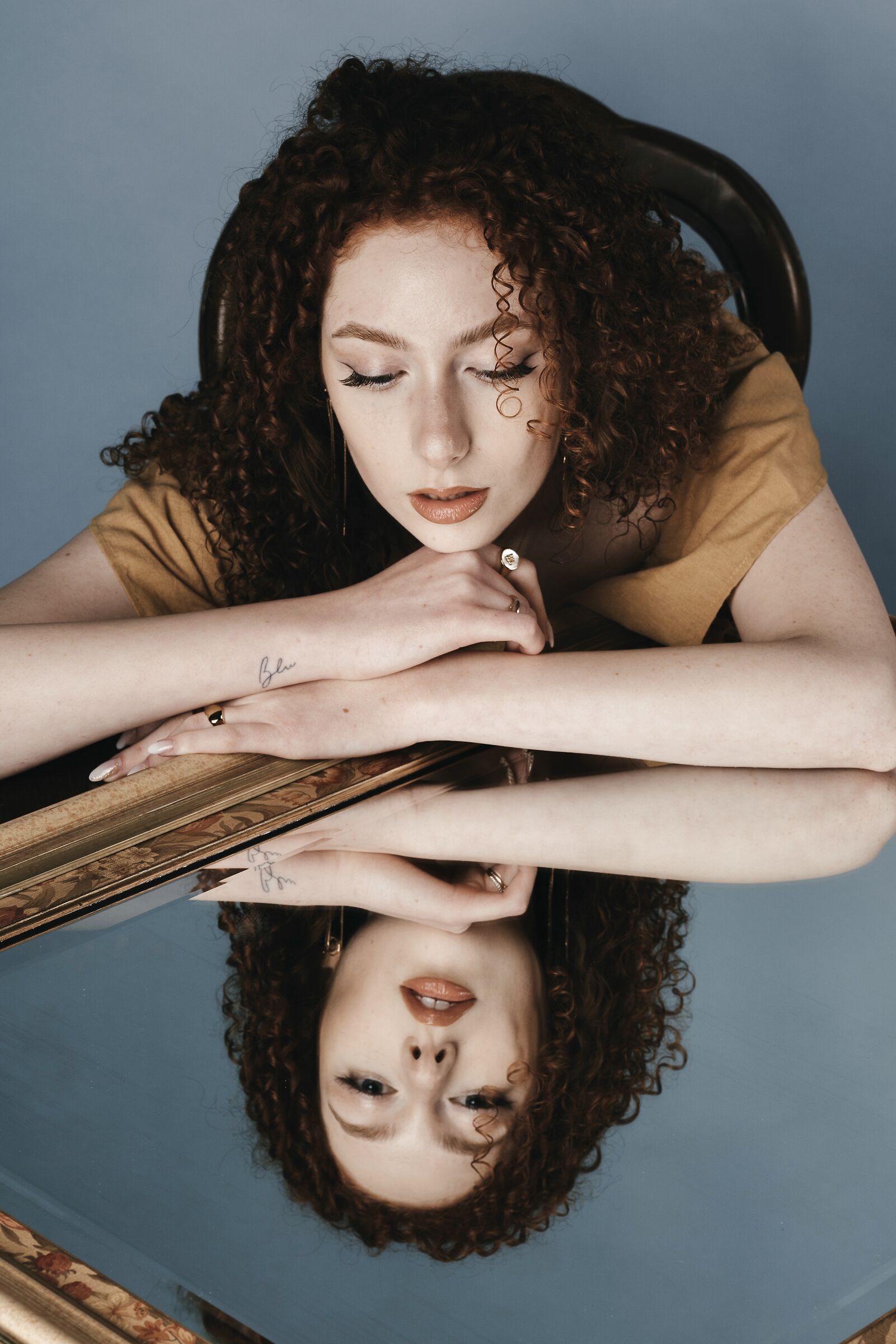 Giulia and the reflection mirror