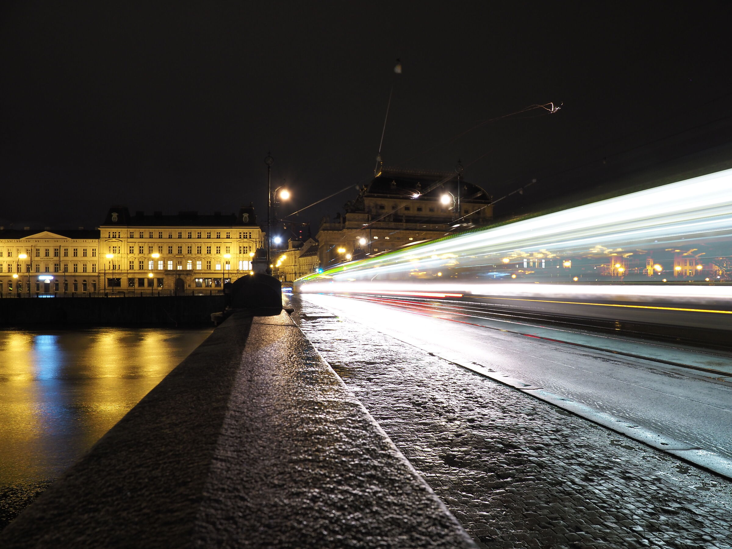 Scie di luce a Praga