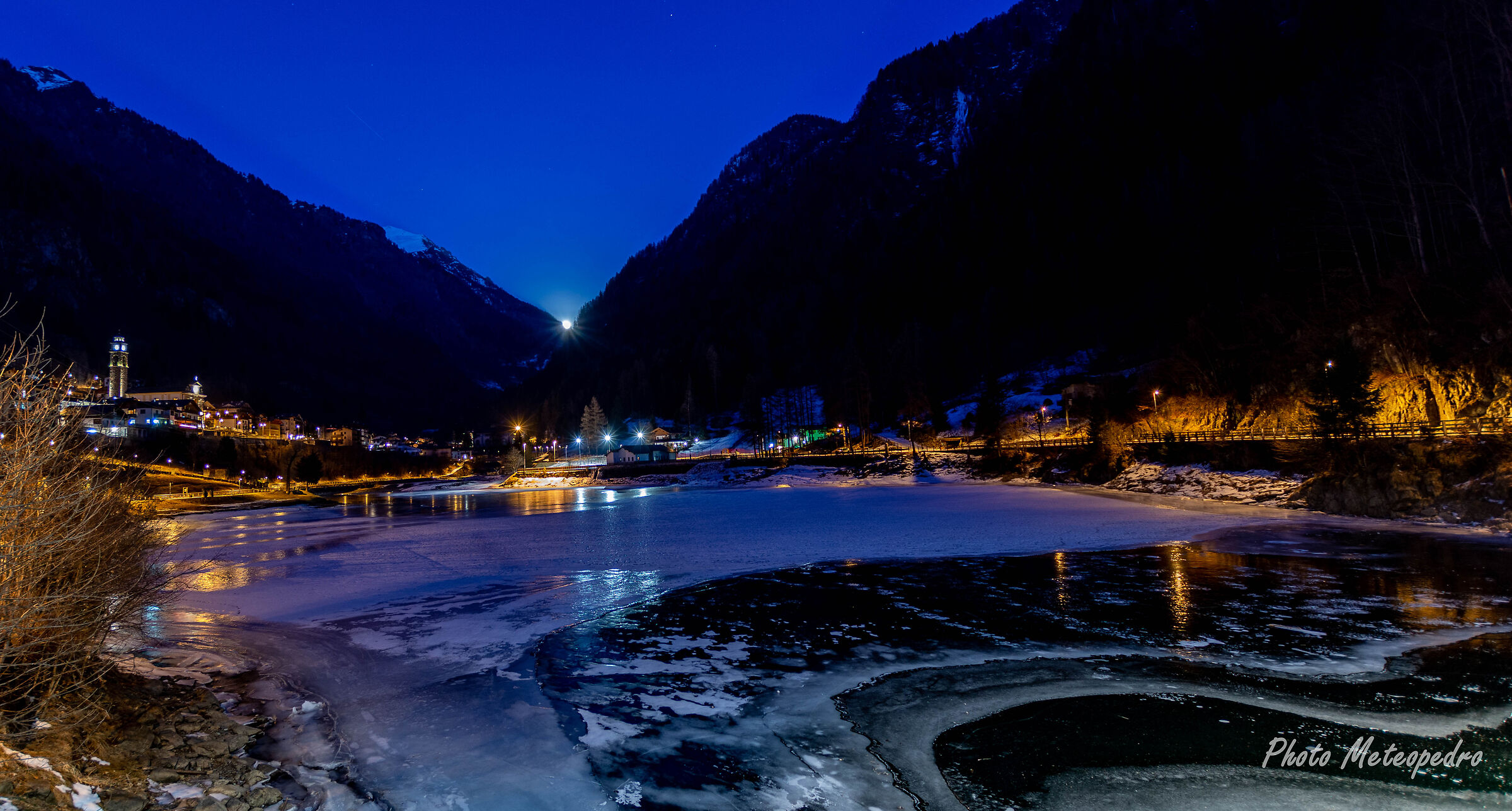 Rise the moon from the mountain....