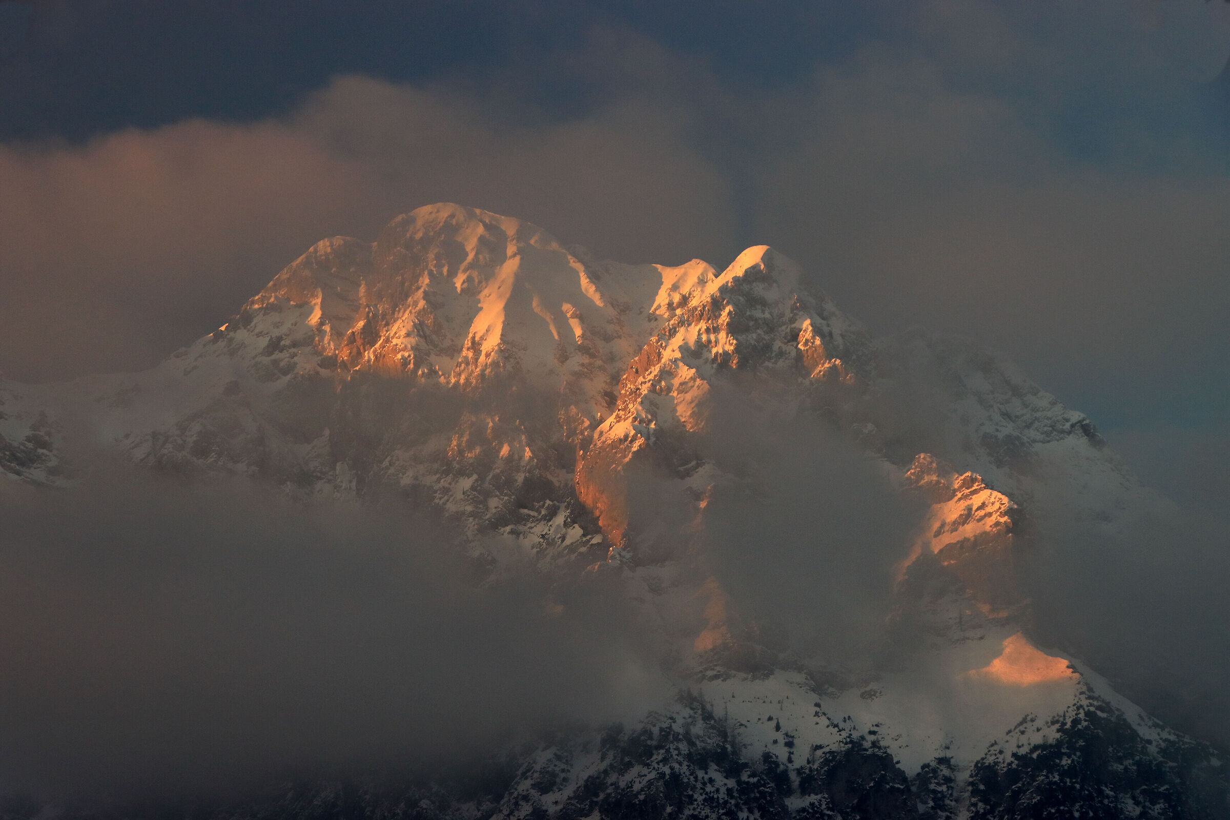 atmosphere in the mists