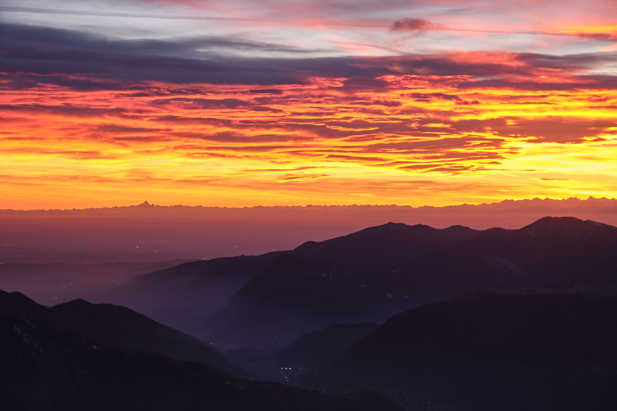 Pianura padana e Monviso al tramonto