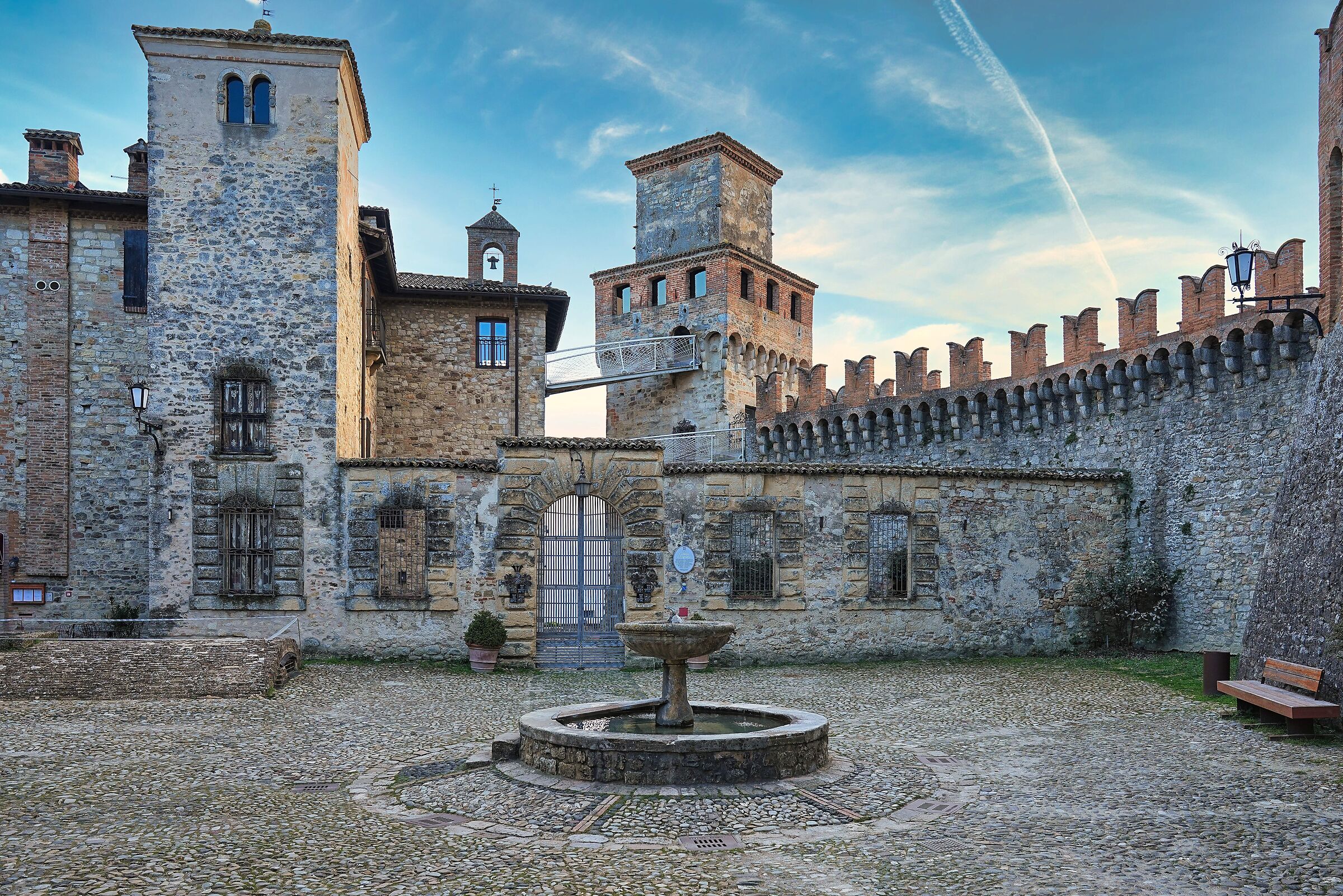 Vigoleno, the fortified village, (PC)