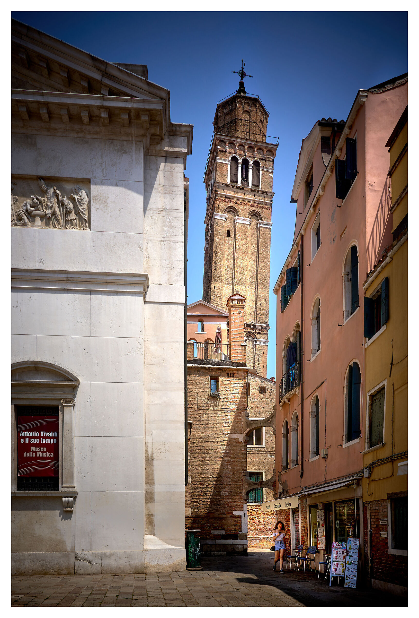 ... Venice and the problem of falling lines