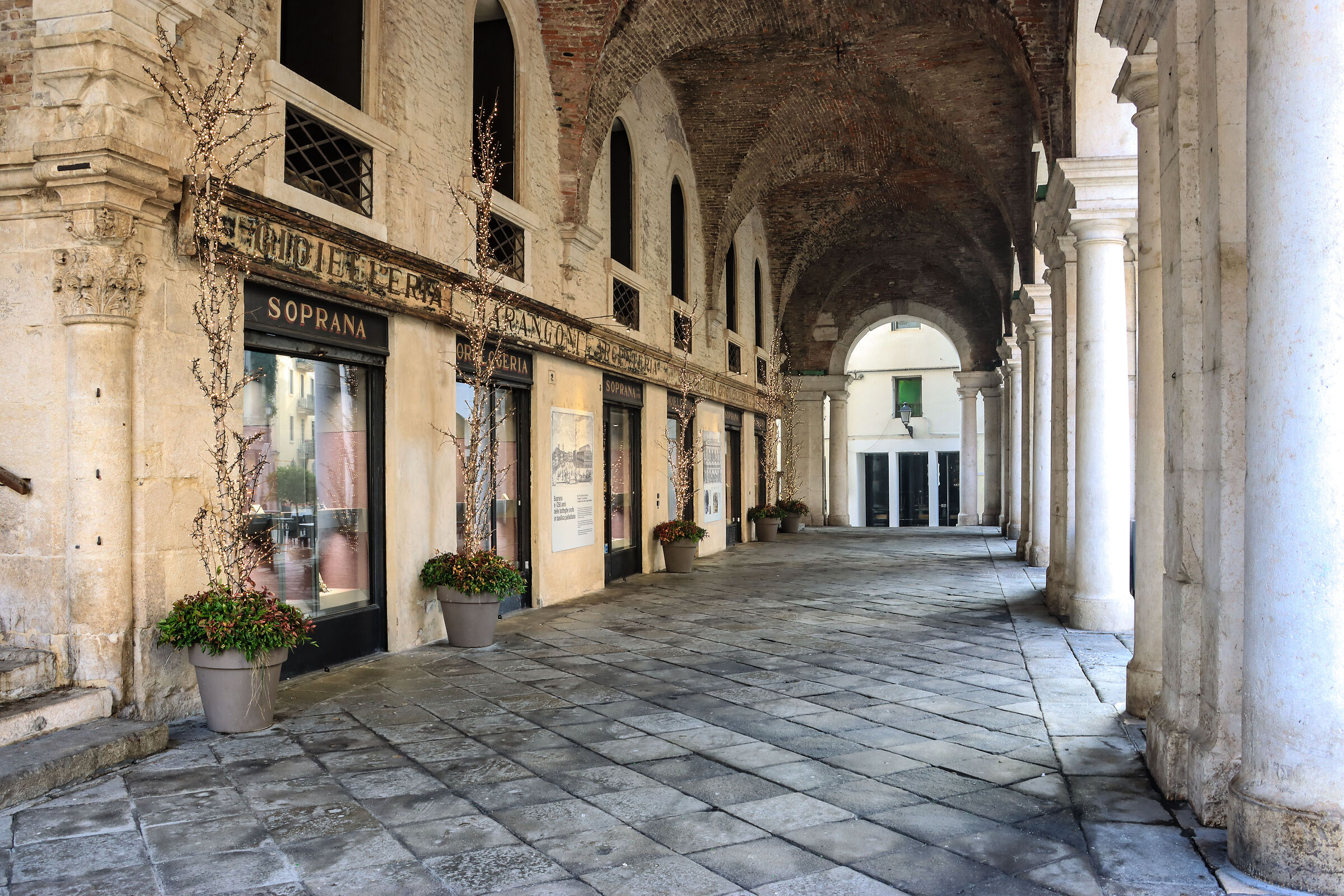 portici di Piazza dei Signori Vi