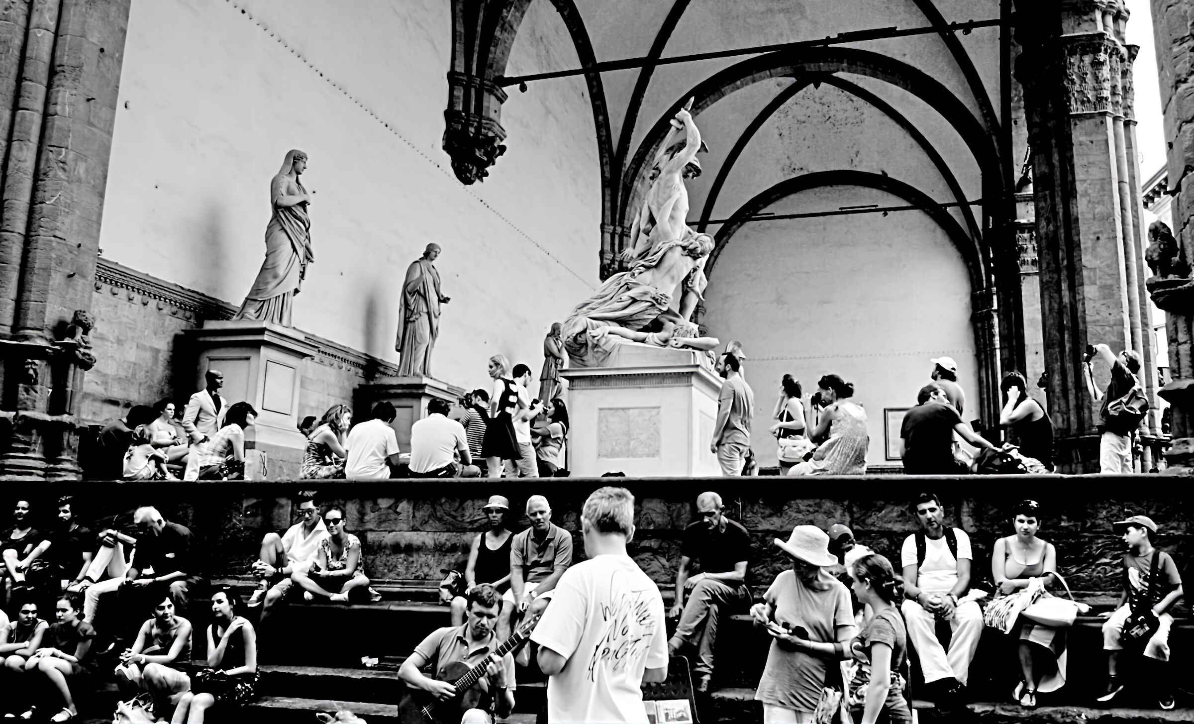 The stop at the Loggia dei Lanzi