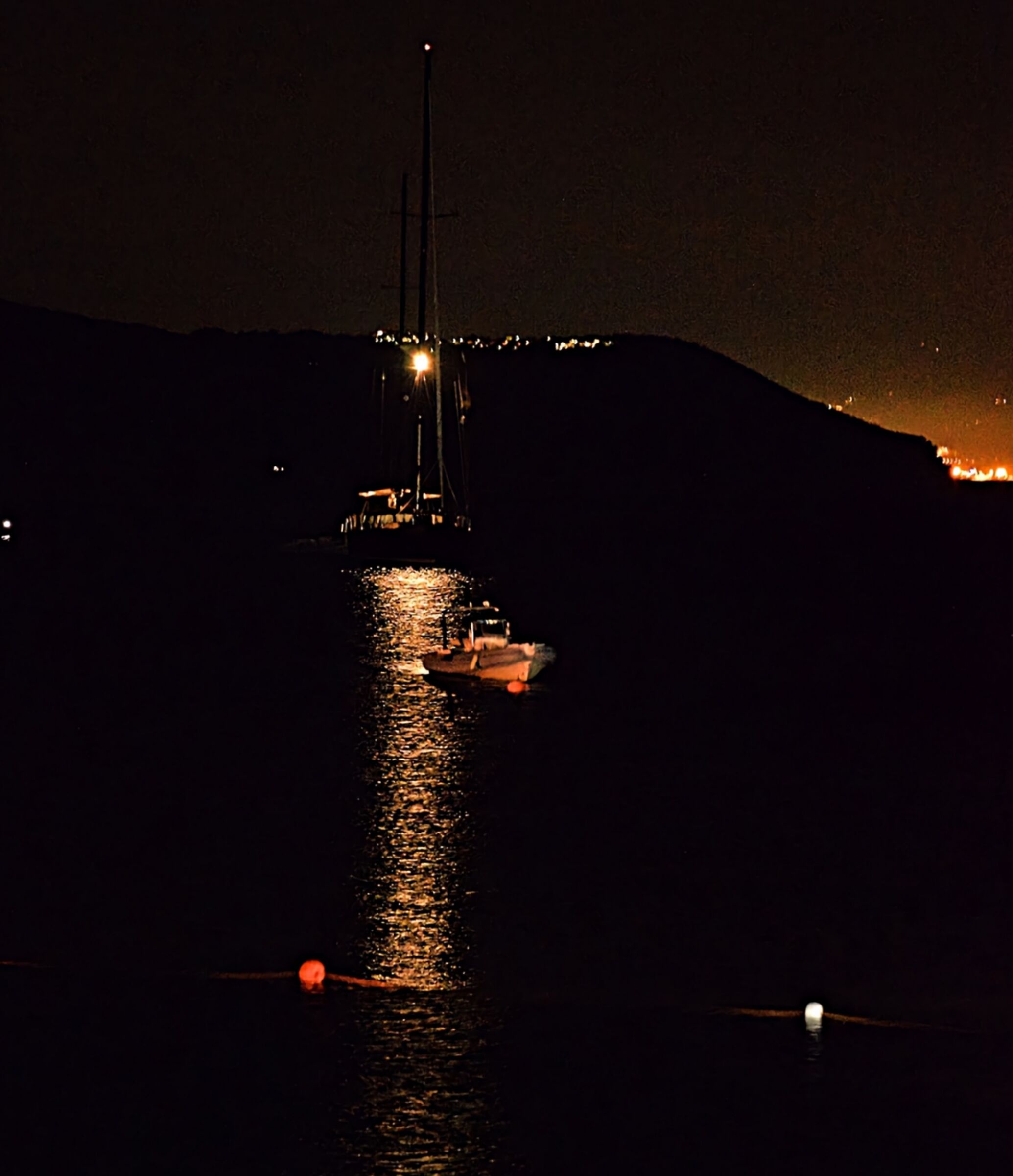 All'ancora di fronte alla Palmaria