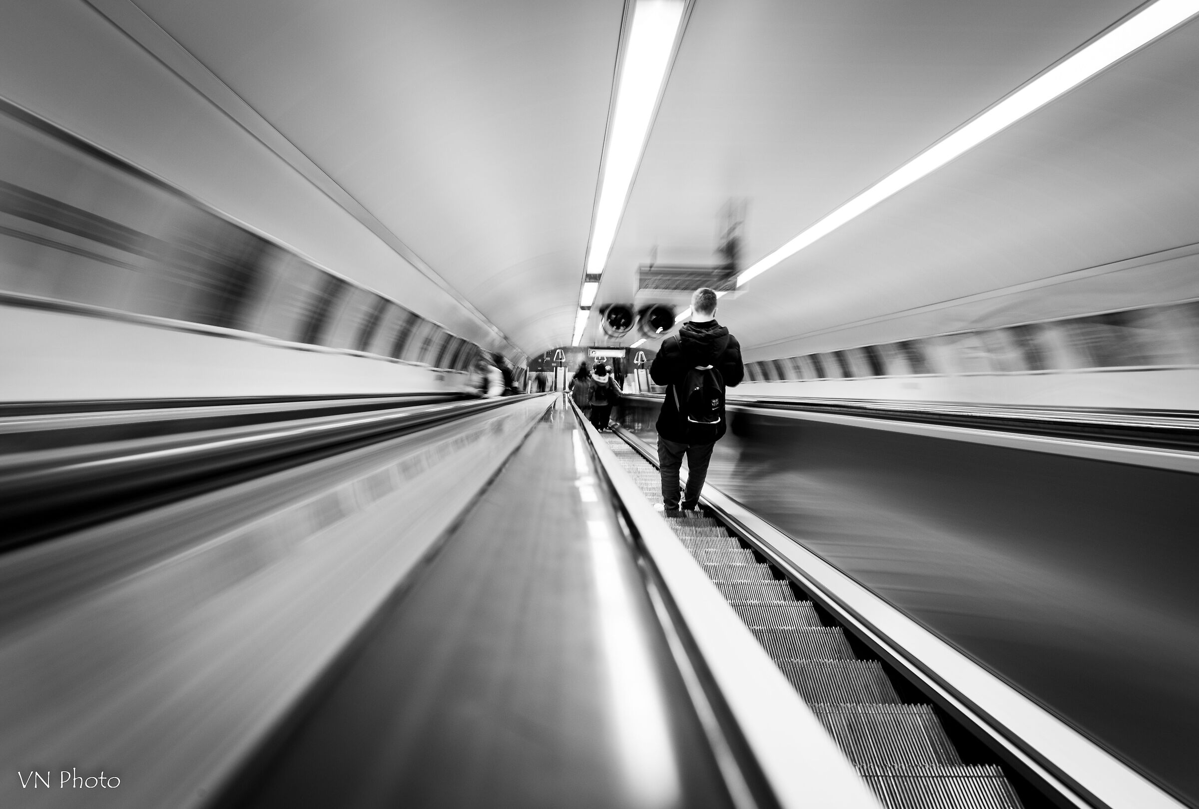 B/W Hungarian Metro