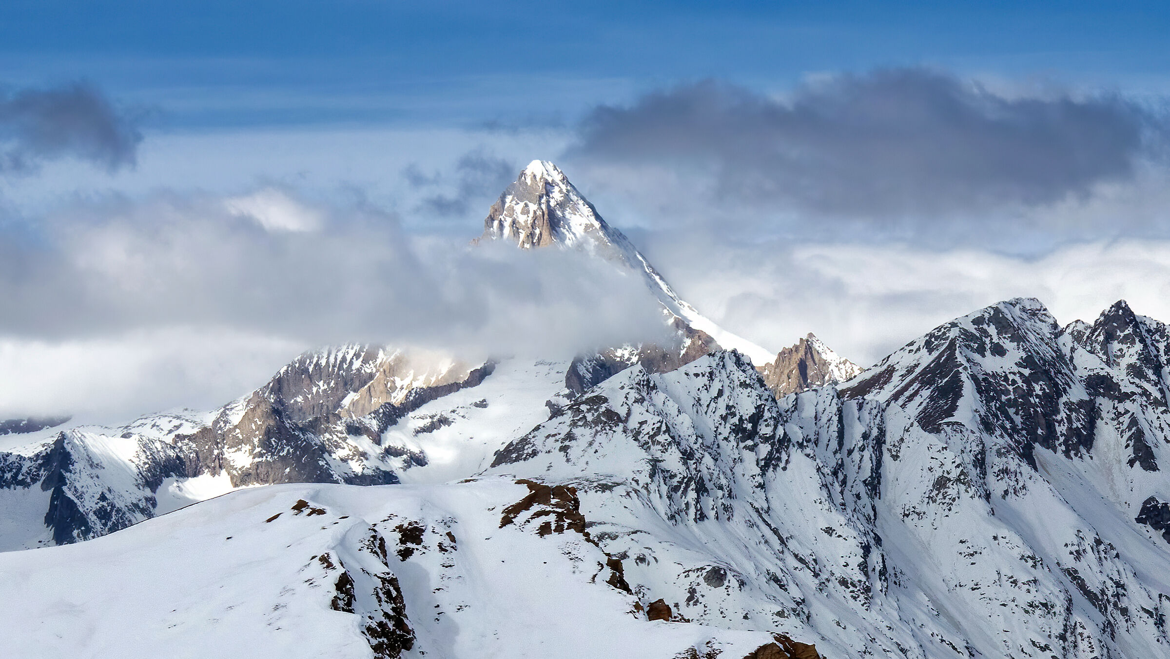 La testa tra le nuvole