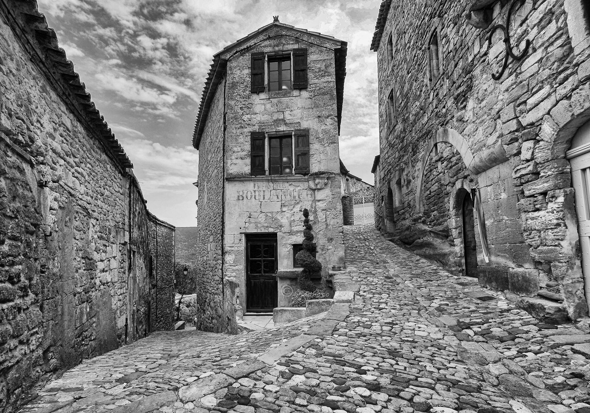 Tra i vicoli del borgo vecchio di Lacoste - Provenza