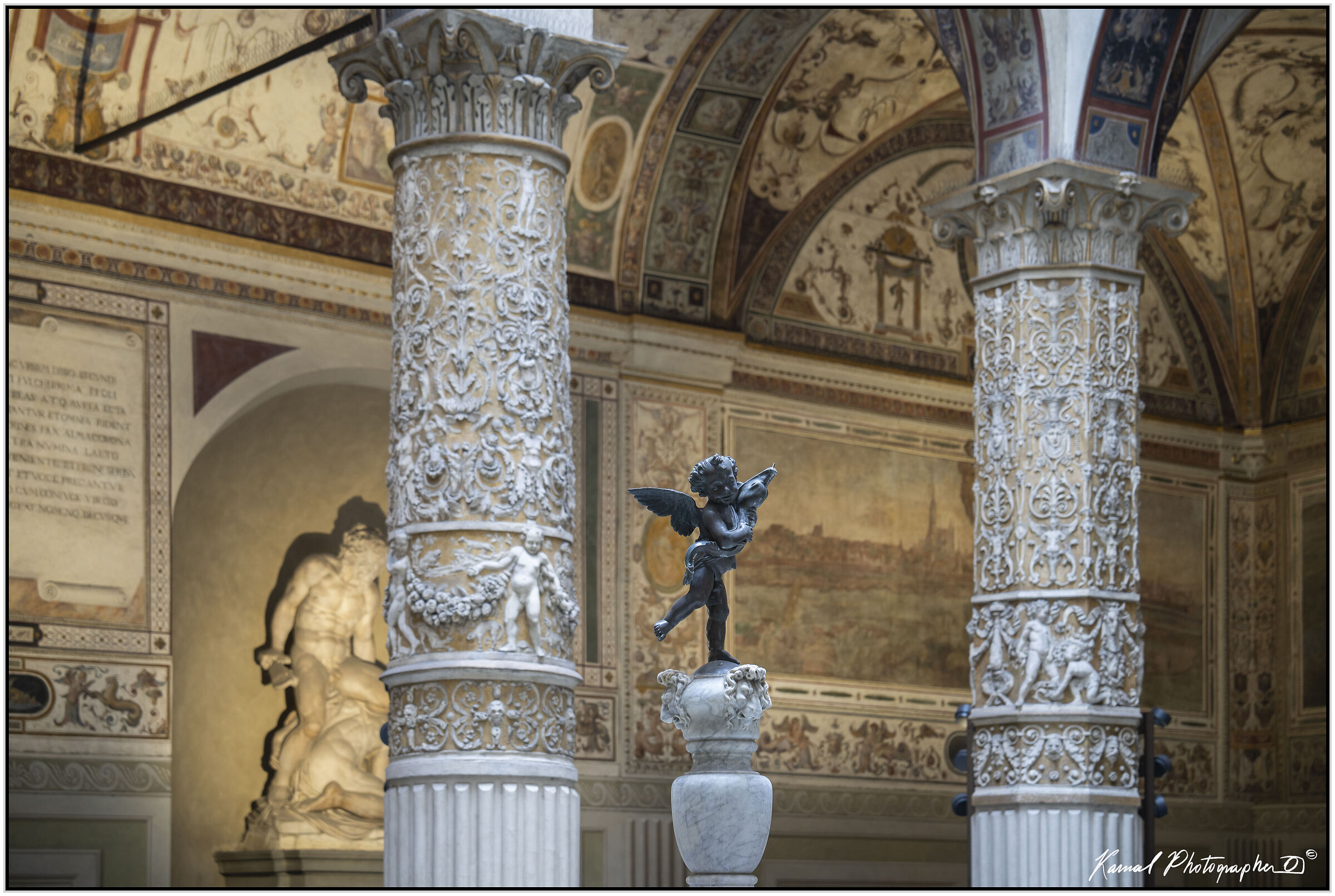 Fountain and columns in the first courtyard of Palazzo Vecch...