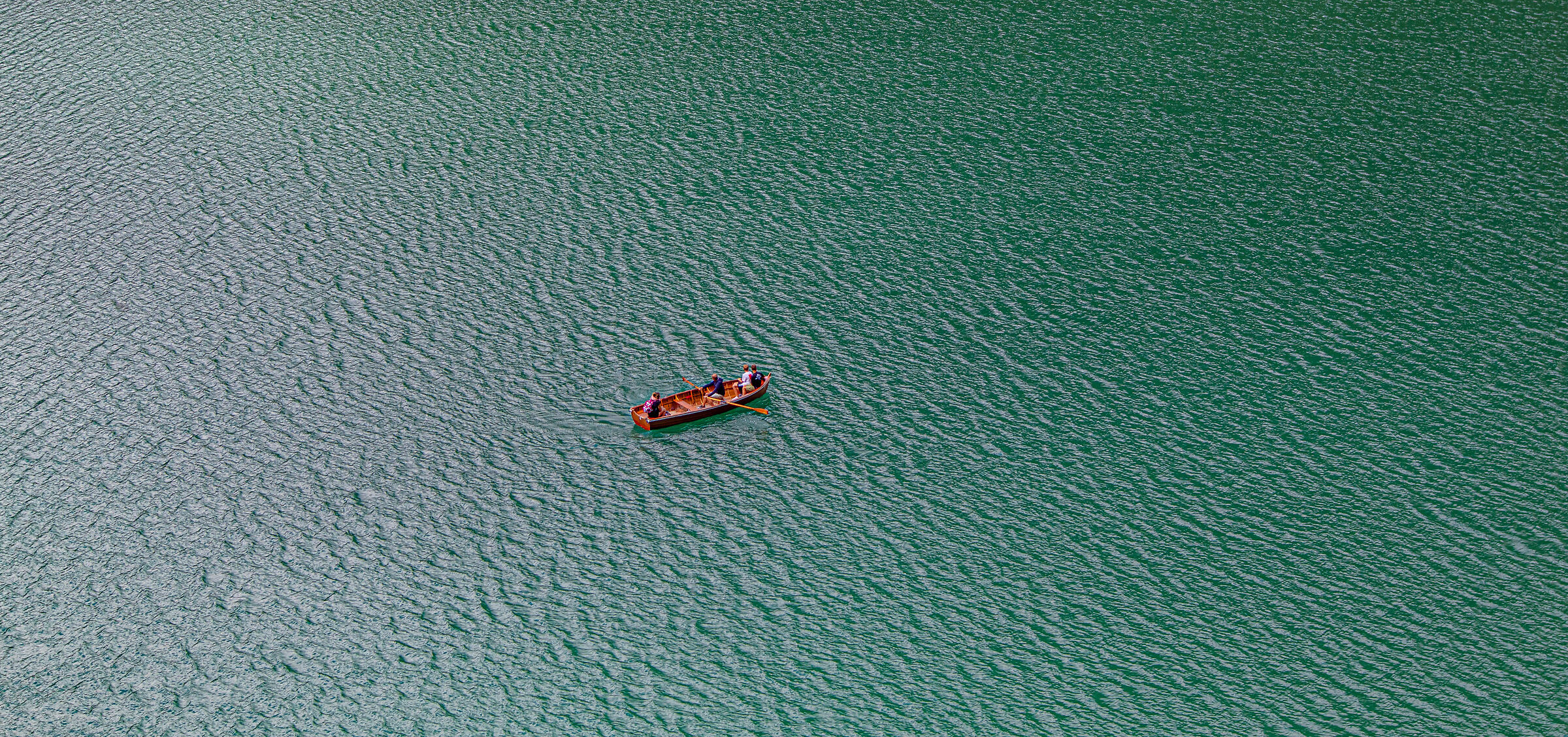 Laggù in mezzo al mar