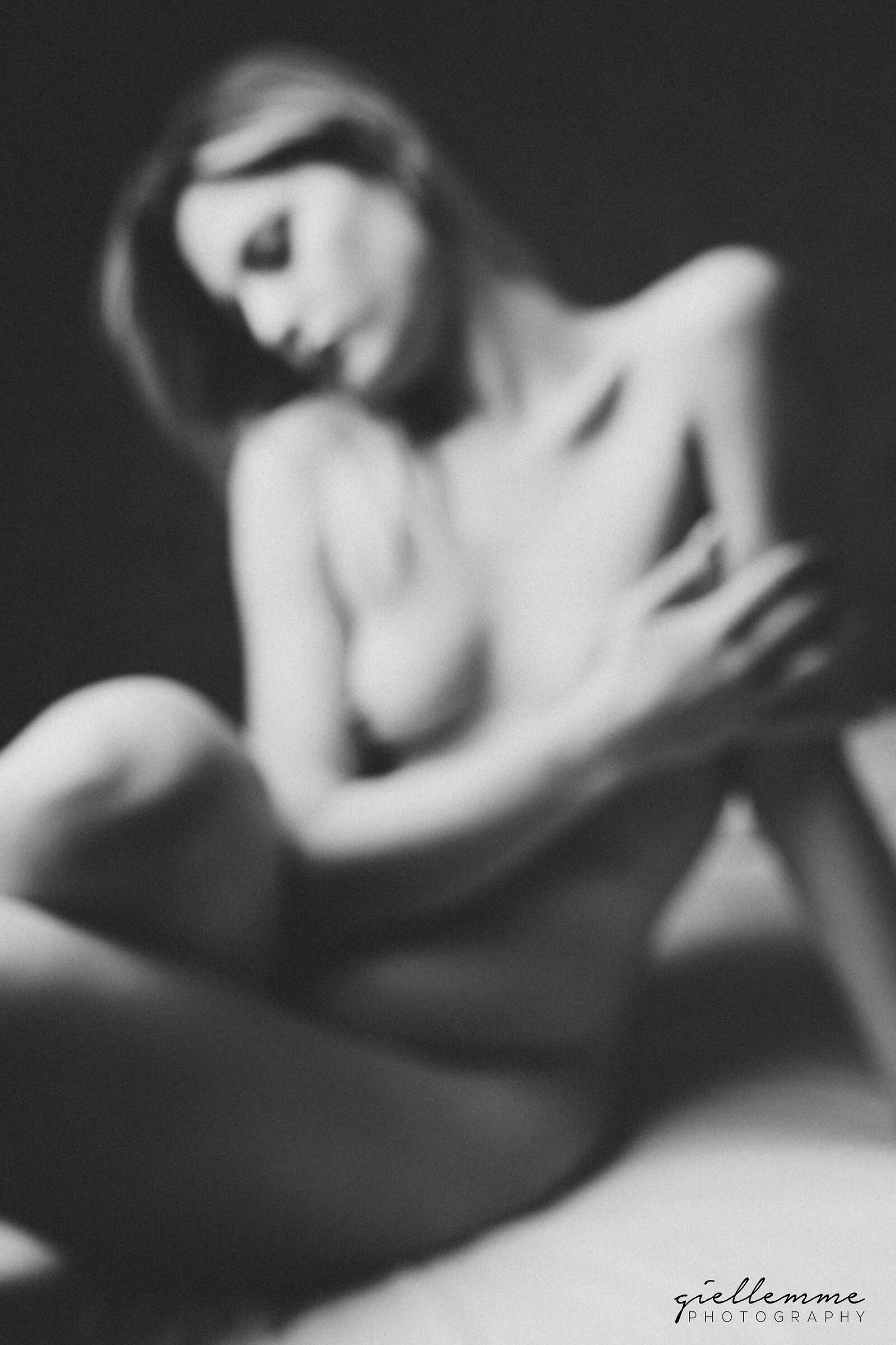 Veronika: Blurry Nude