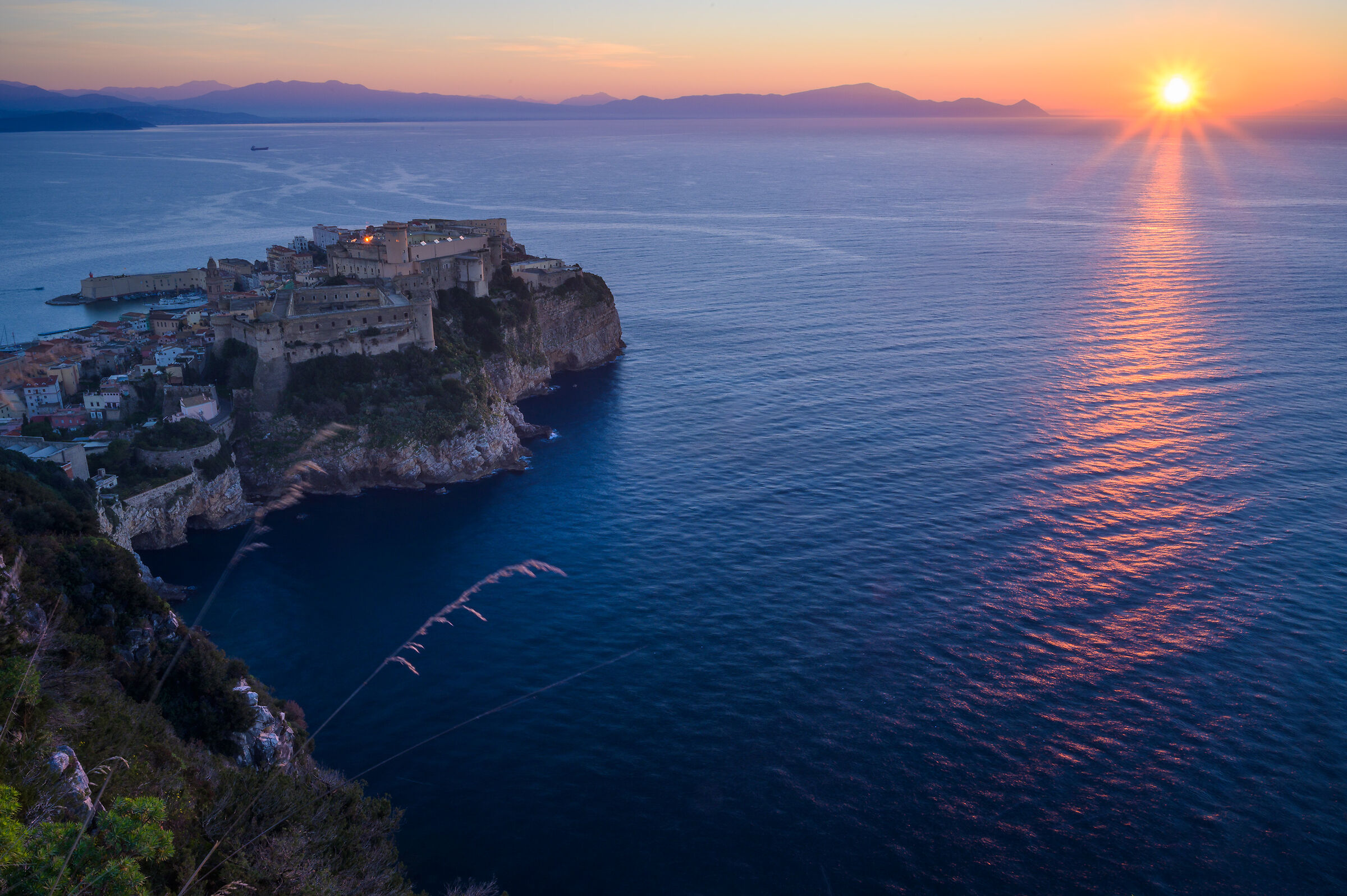 Il Castello di Gaeta all'alba