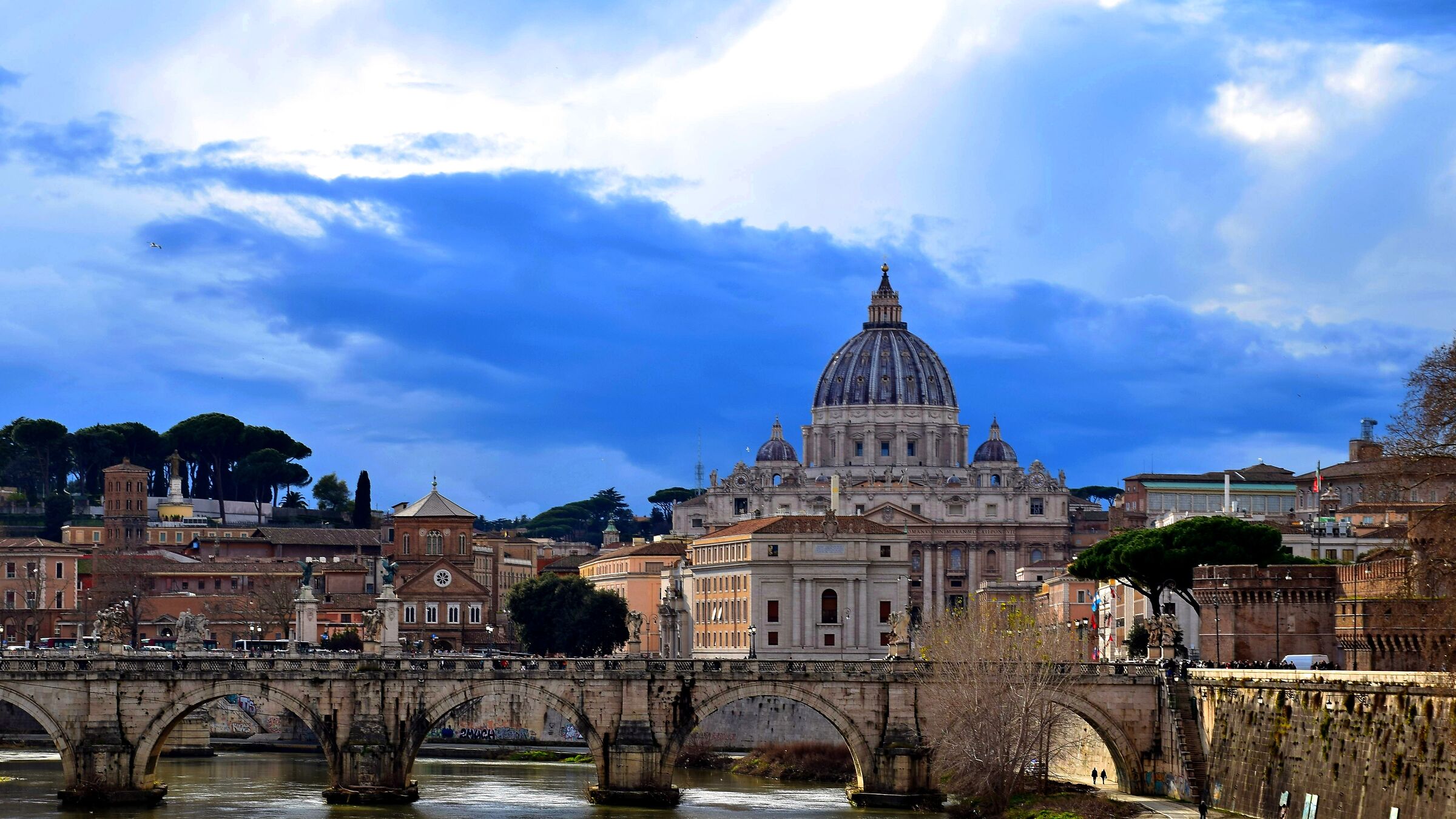 Basilica di San Pietro dal ponte sul Tevere