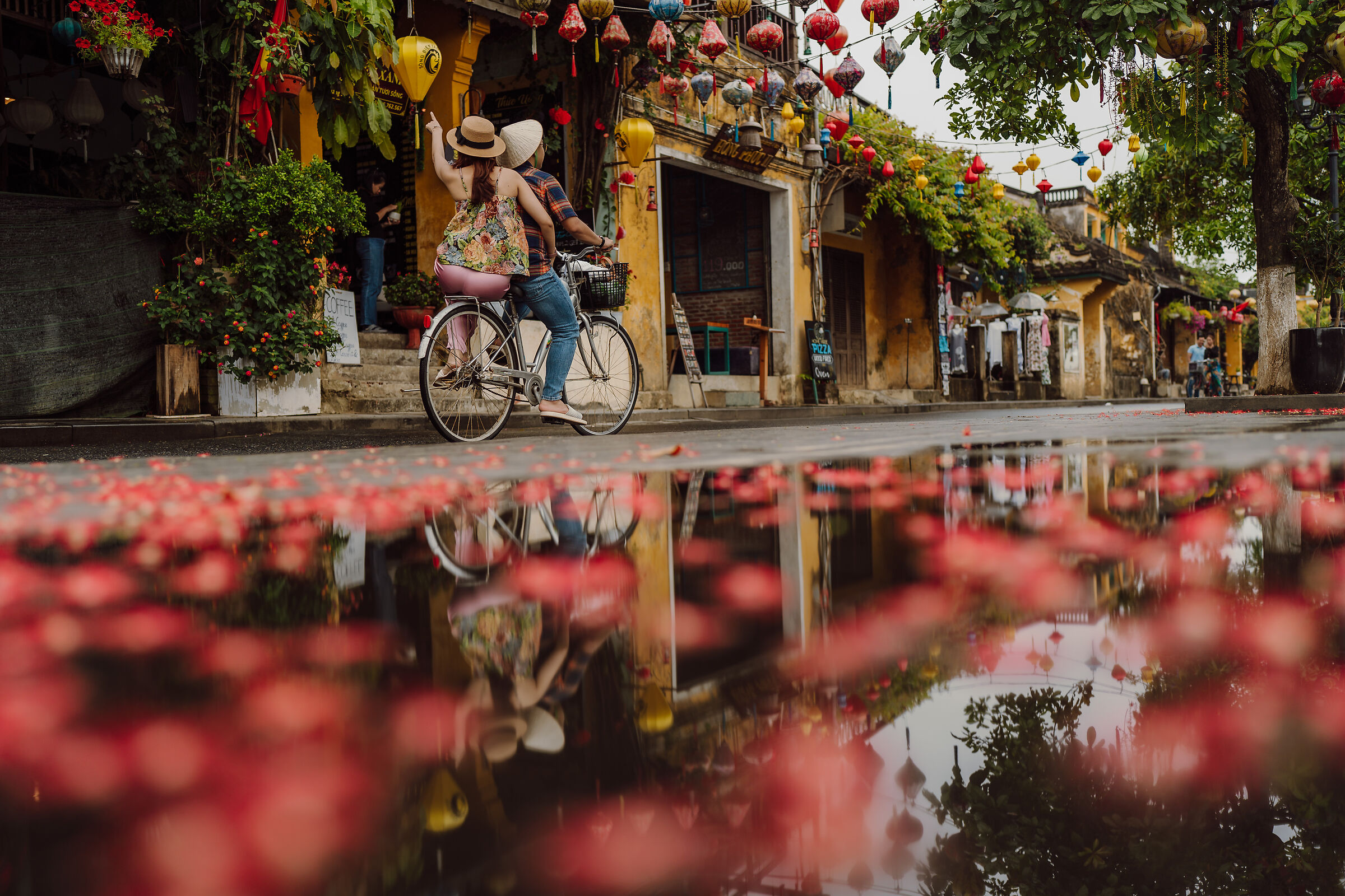 Among the street of H?i An