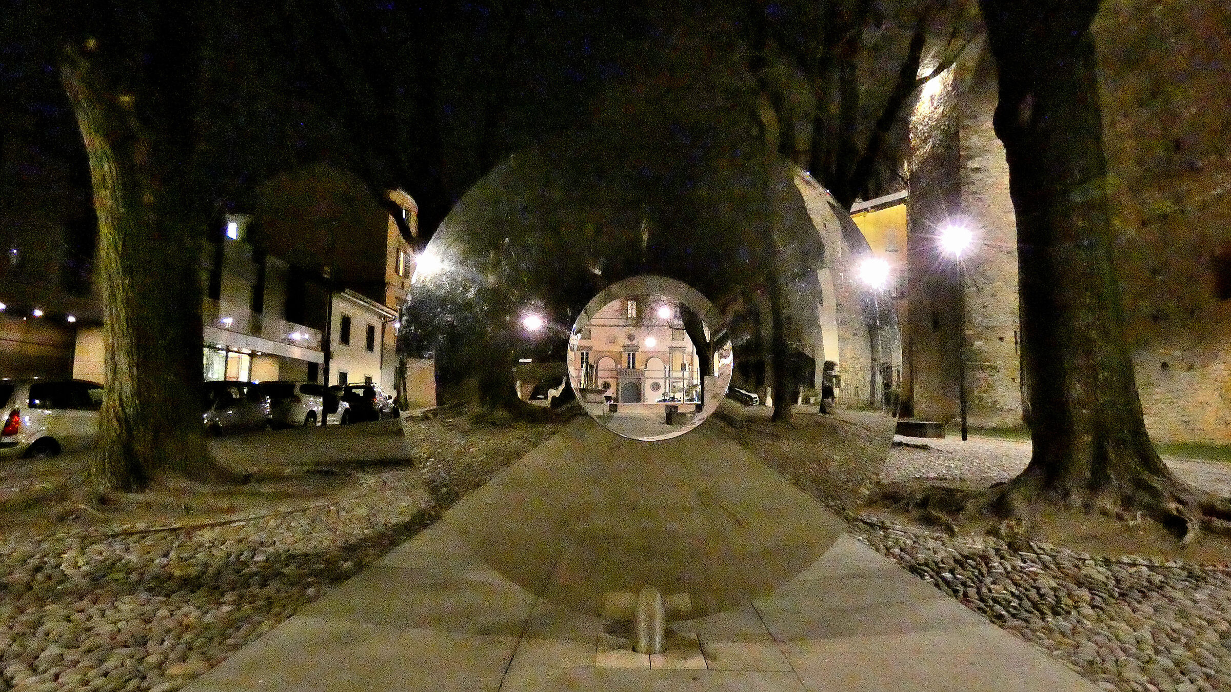 Notturo in bergamo Alta with installation