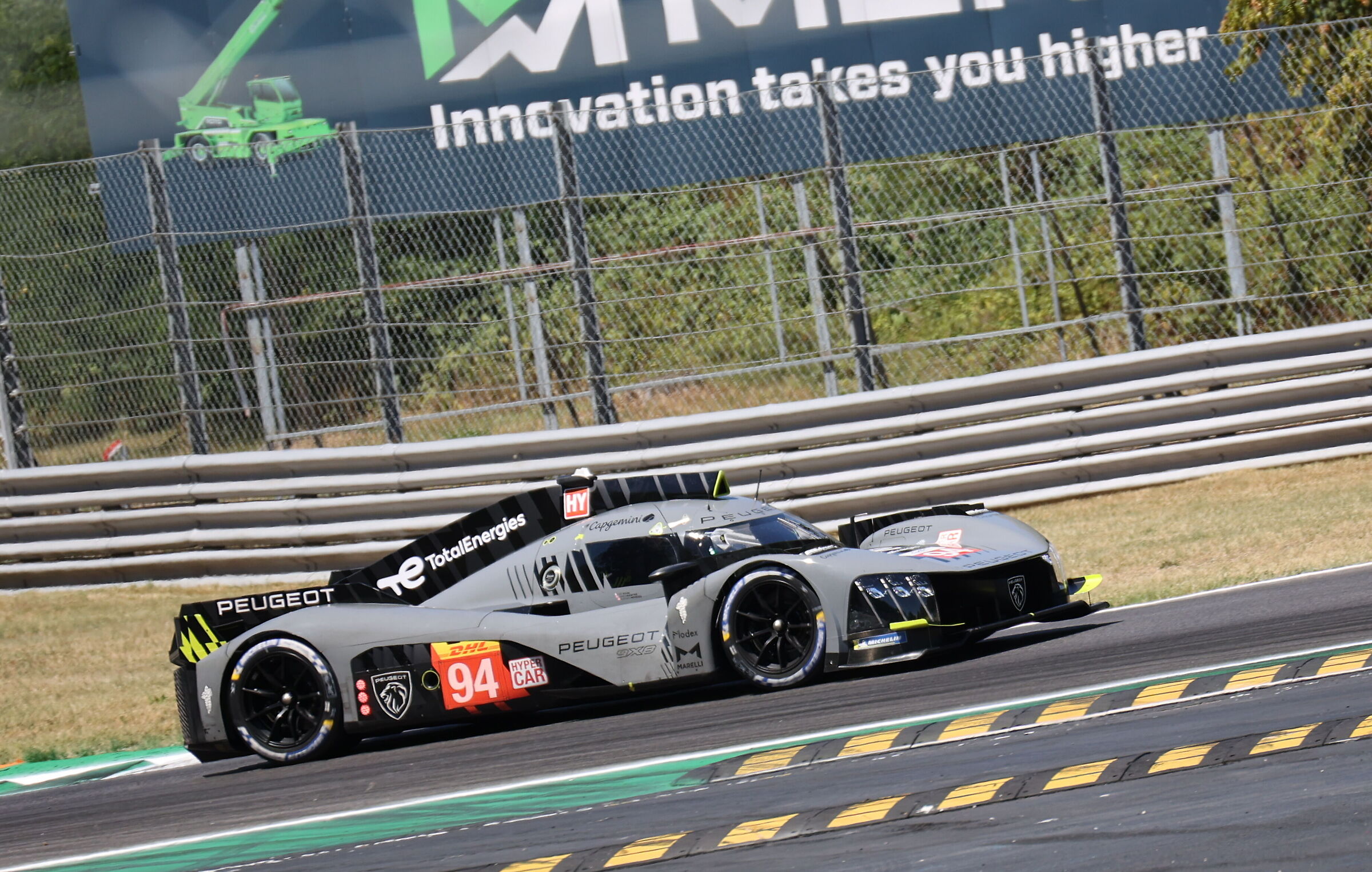 Peugeot 9X8 Le Mans Hypercar