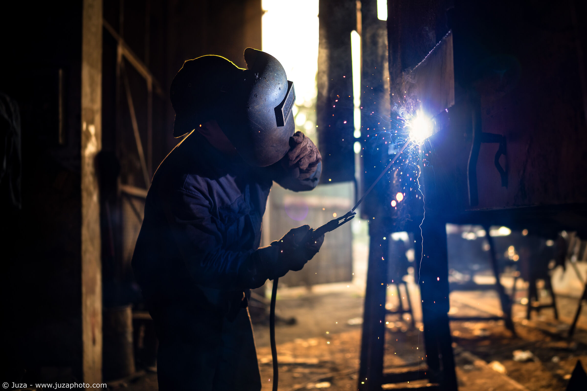 Repairing trains, Yen Bai
