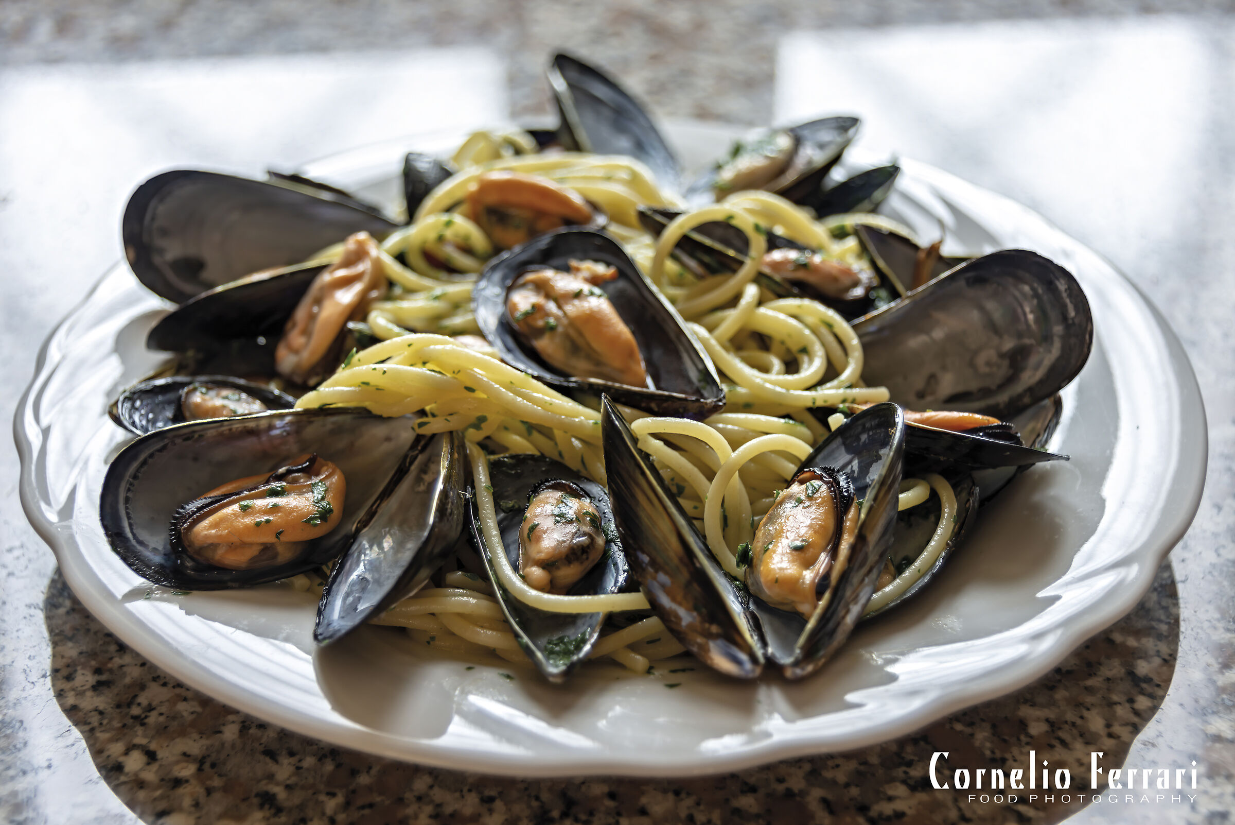 pasta spaghetti cozze aglio e prezzemolo