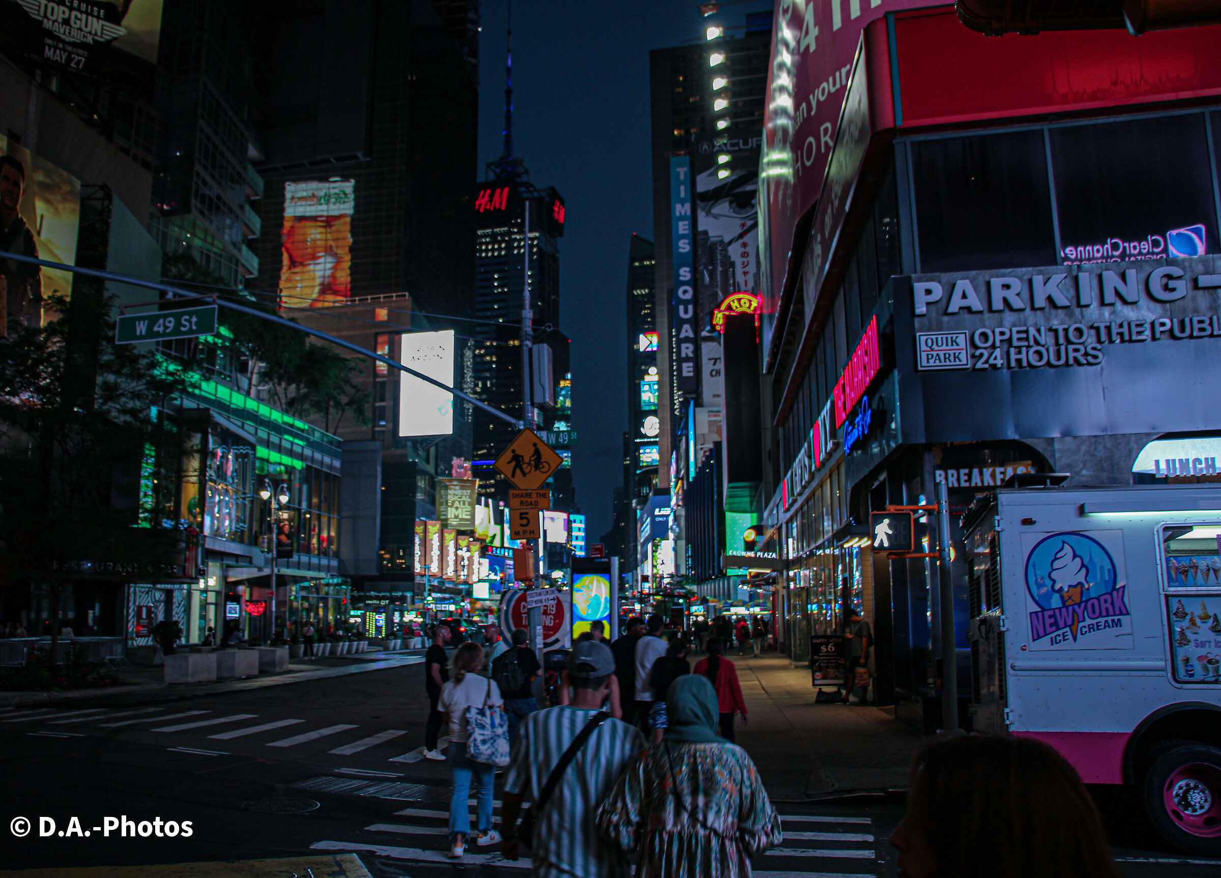 Time , 18mm - f/3.5. - 1/30 - ISO 100 Canon EOS 70D
