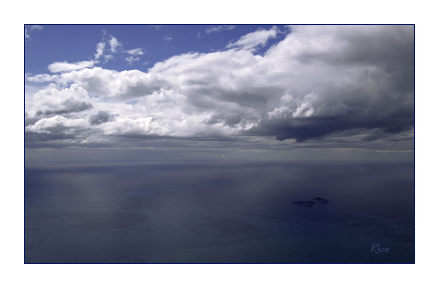 Li Galli ... in blue ...