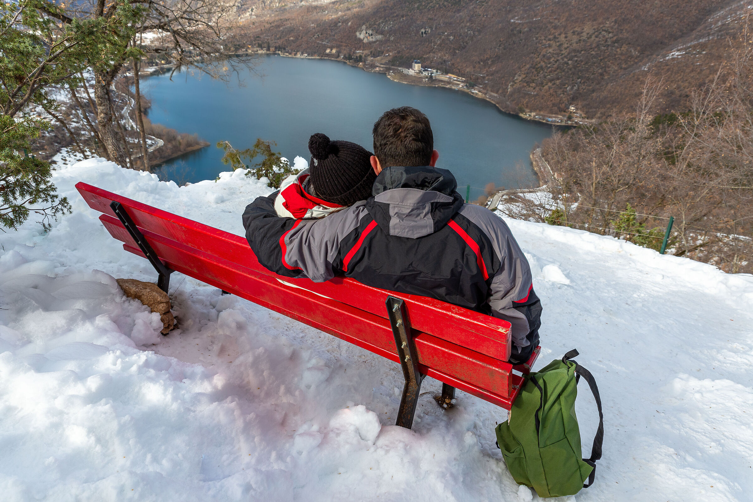 Romance on the lake of the heart .