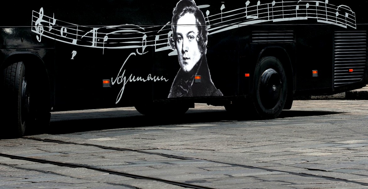 and the music that goes around ......................