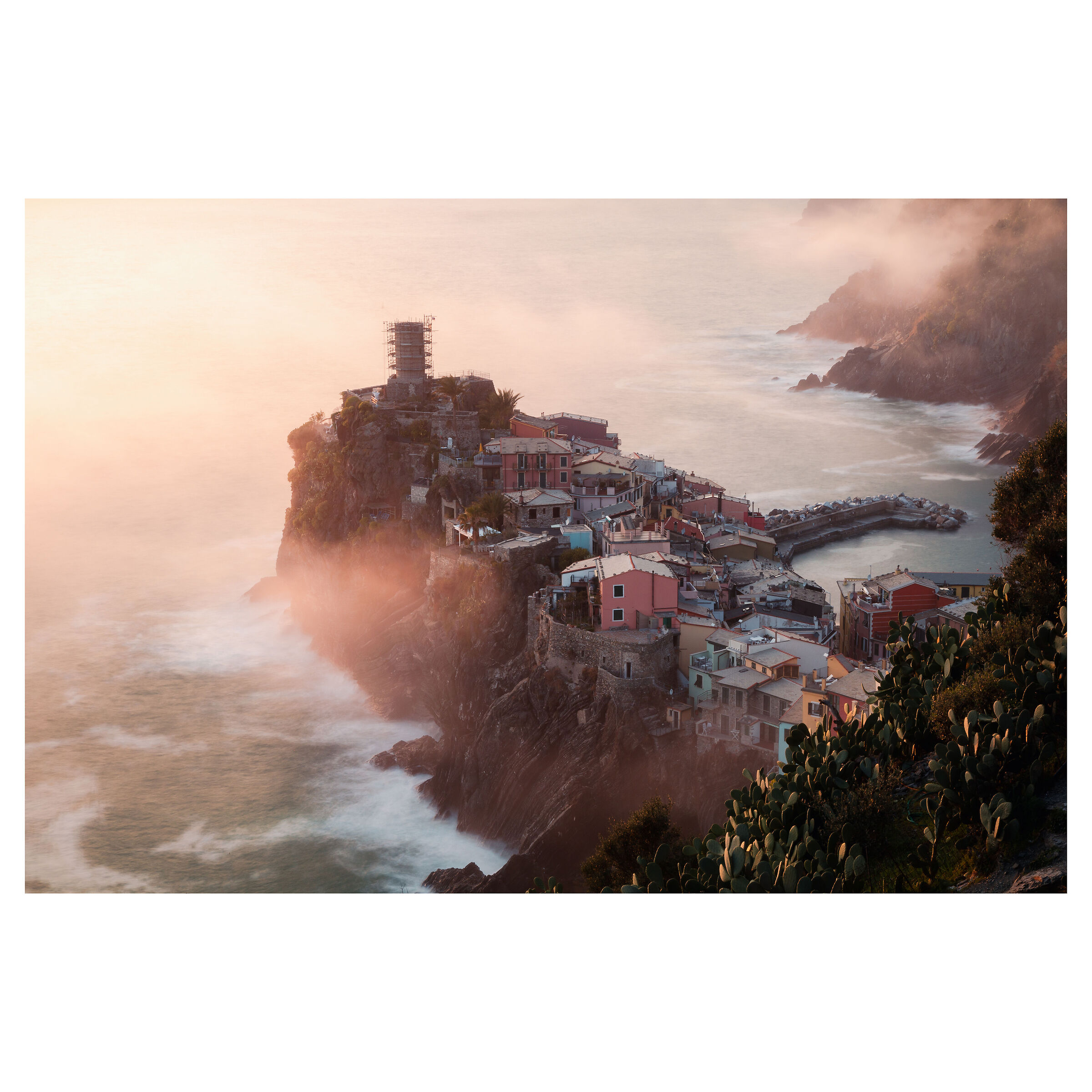 Nebbia, Sole, mare. Tramonto a Vernazza