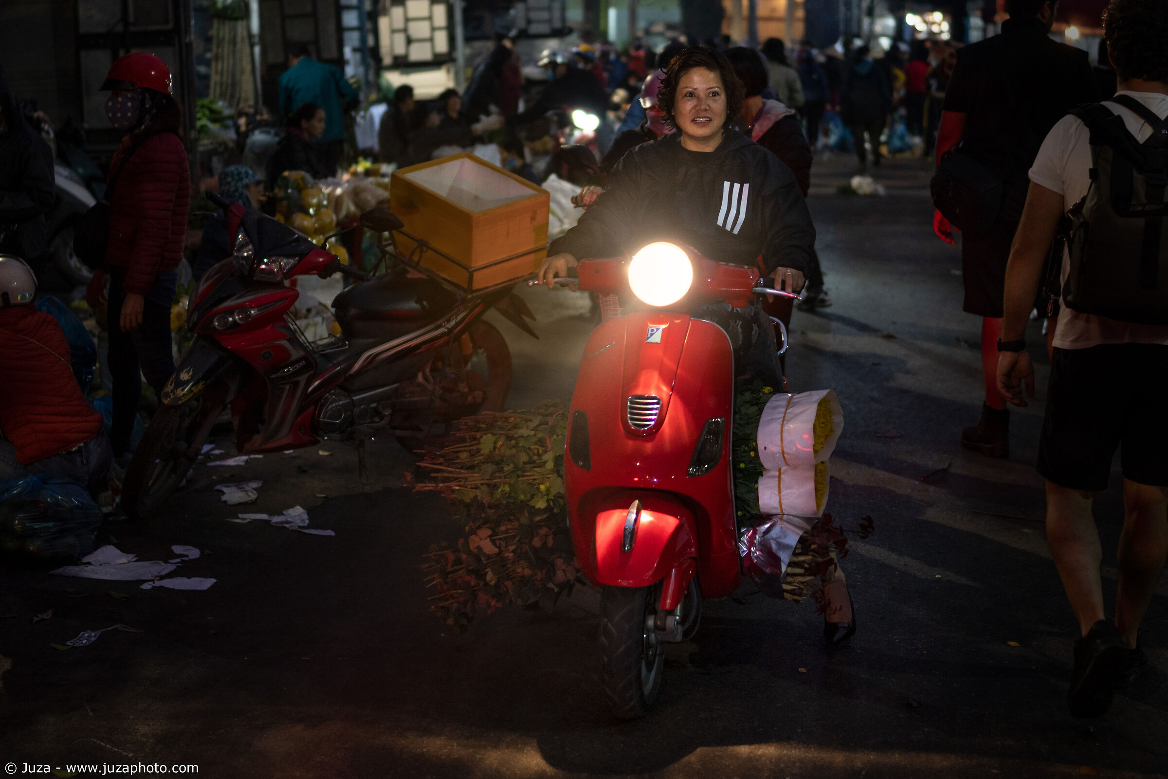The red scooter, Ha Long market