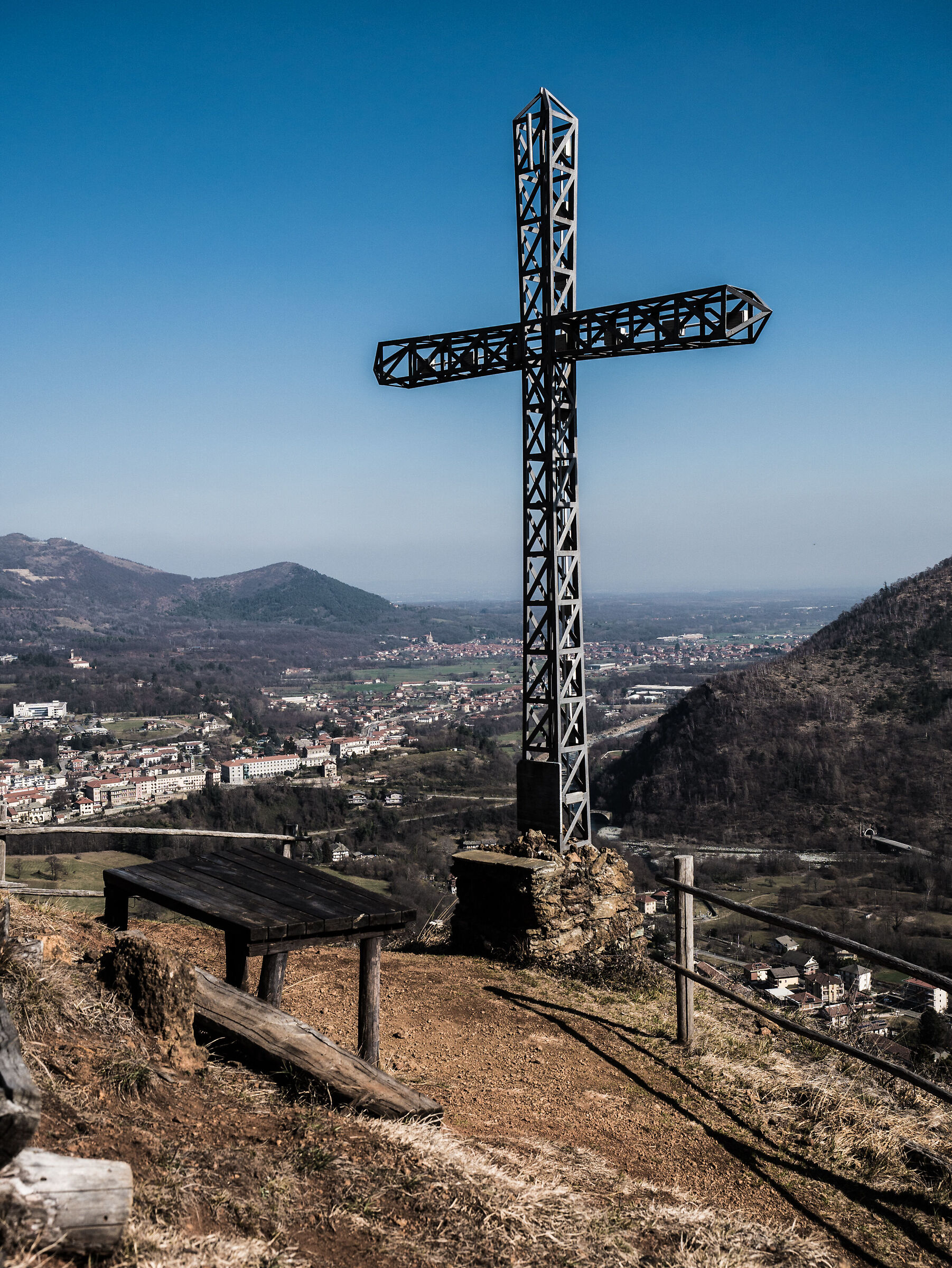 M. Momello, summit cross