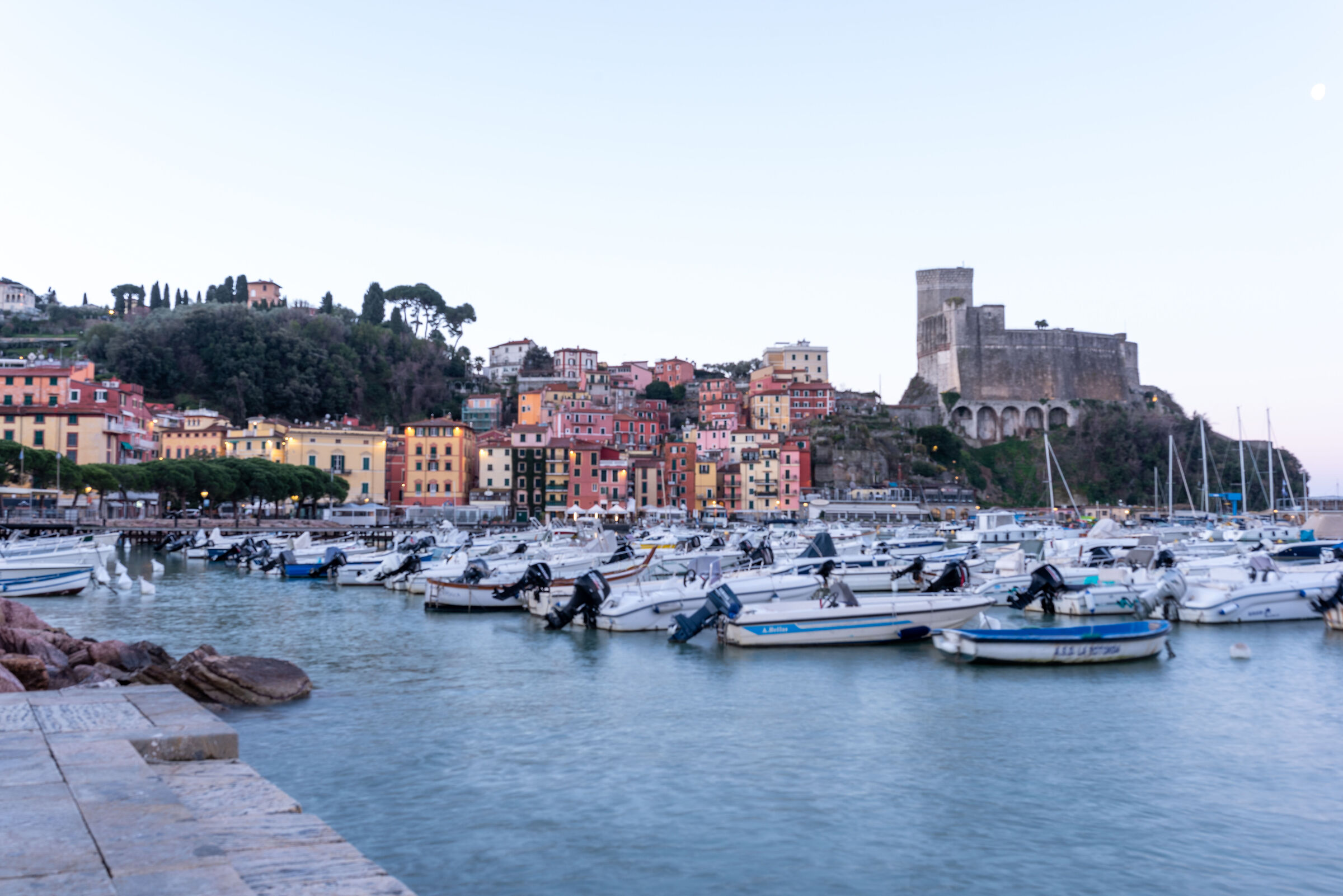 Il Castello di Lerici e la Luna