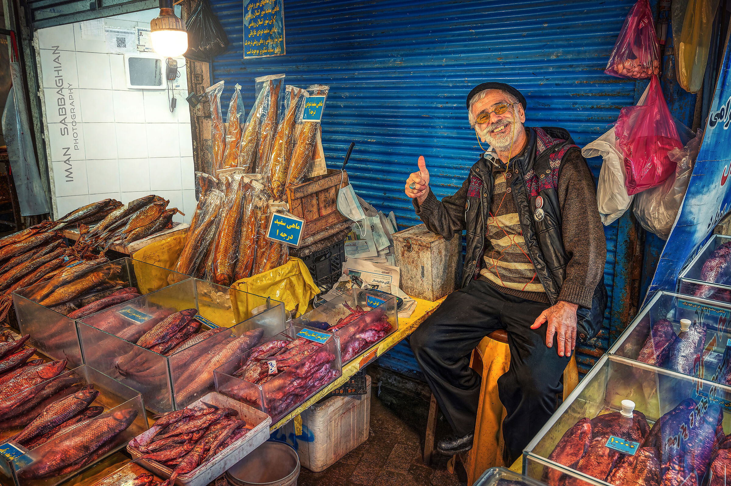 Vecchio venditore di pesce