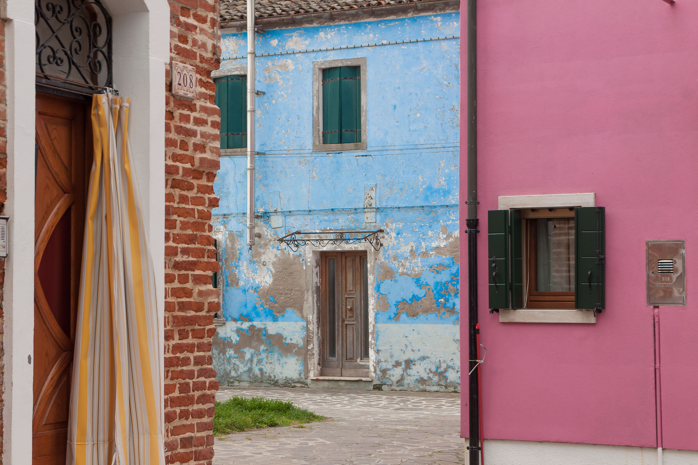 Burano, colori e segni del tempo.
